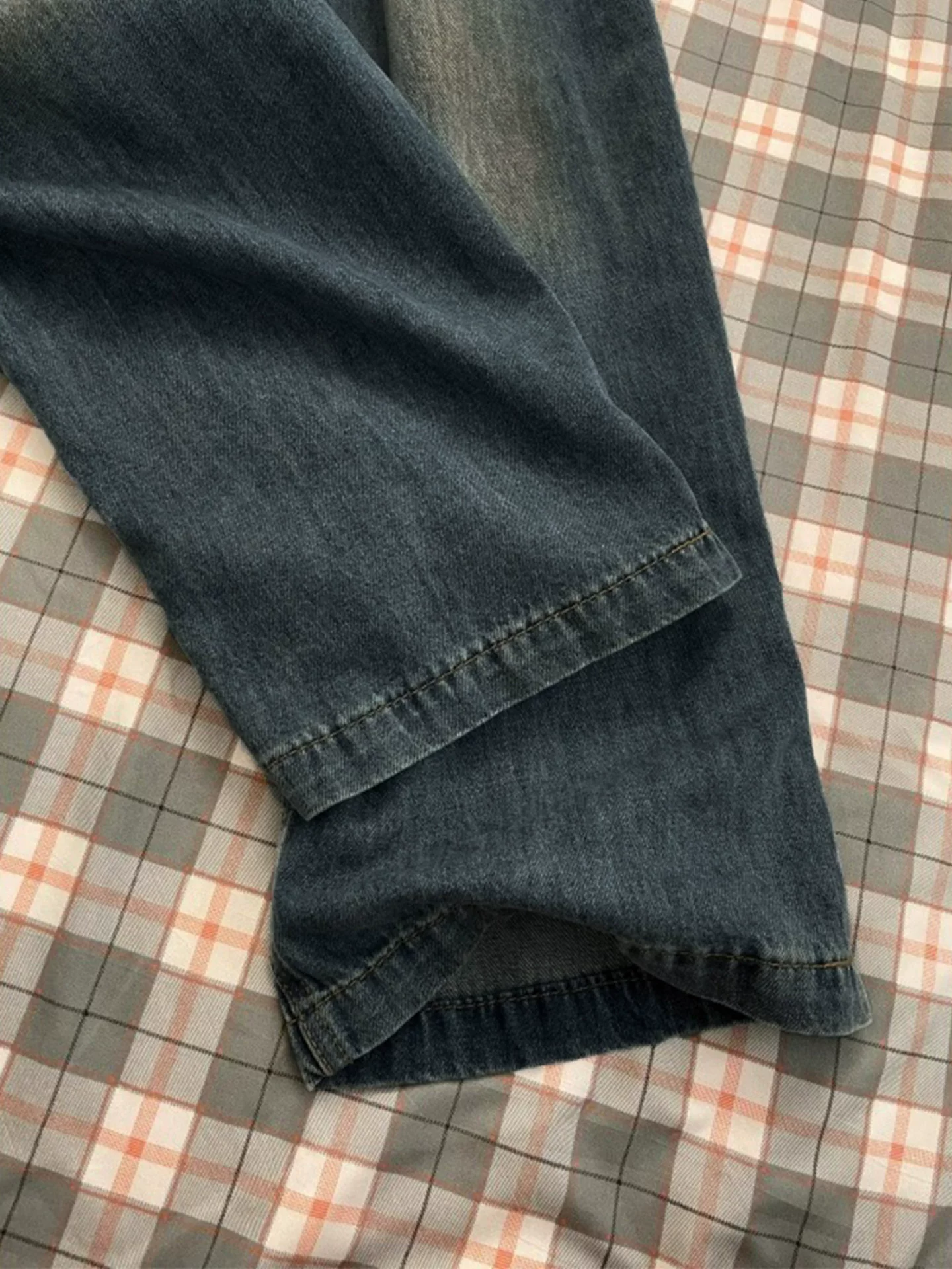 Quần jean ống rộng màu xanh đất nâu cổ điển dày dặn lót lông cừu dành cho nữ, mùa thu đông, cỡ lớn, cạp cao, dáng rộng, quần ống thẳng giúp thon gọn.