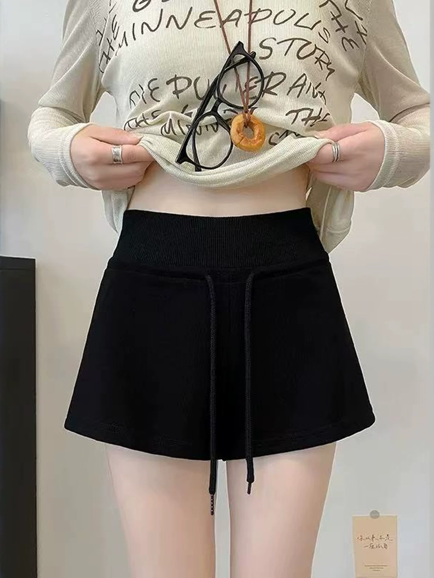 Quần short thể thao màu đen dành cho nữ, cỡ lớn mùa hè, cạp cao, che hông, quần short dáng chữ A thông thường, quần tập yoga.