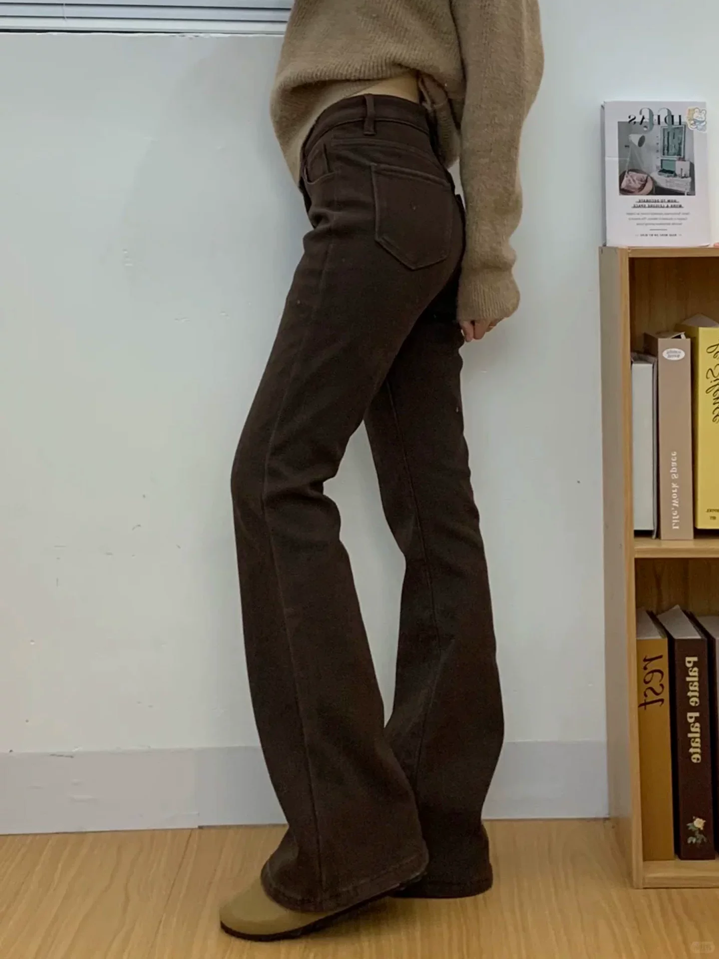 Quần jean ống loe màu cà phê Melard dành cho nữ, mùa thu đông, lót lông cừu, dày dặn, cỡ lớn, cạp cao, co giãn, quần ống loe thon gọn.