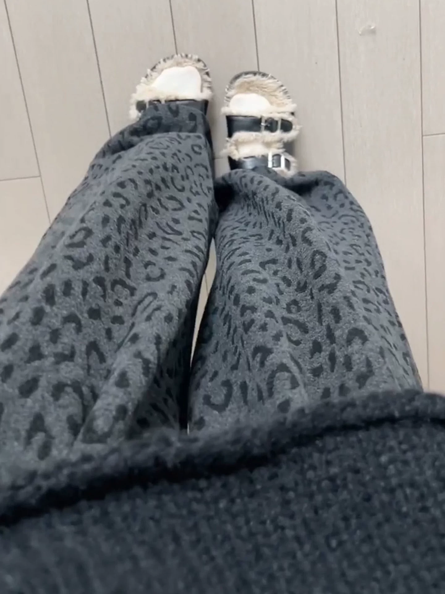 Quần ống rộng họa tiết da báo cổ điển dành cho nữ, mùa thu đông, cỡ lớn, lưng cao, dáng rộng, thon gọn, mềm mại, lót lông cừu, dày dặn, quần dài thường ngày.