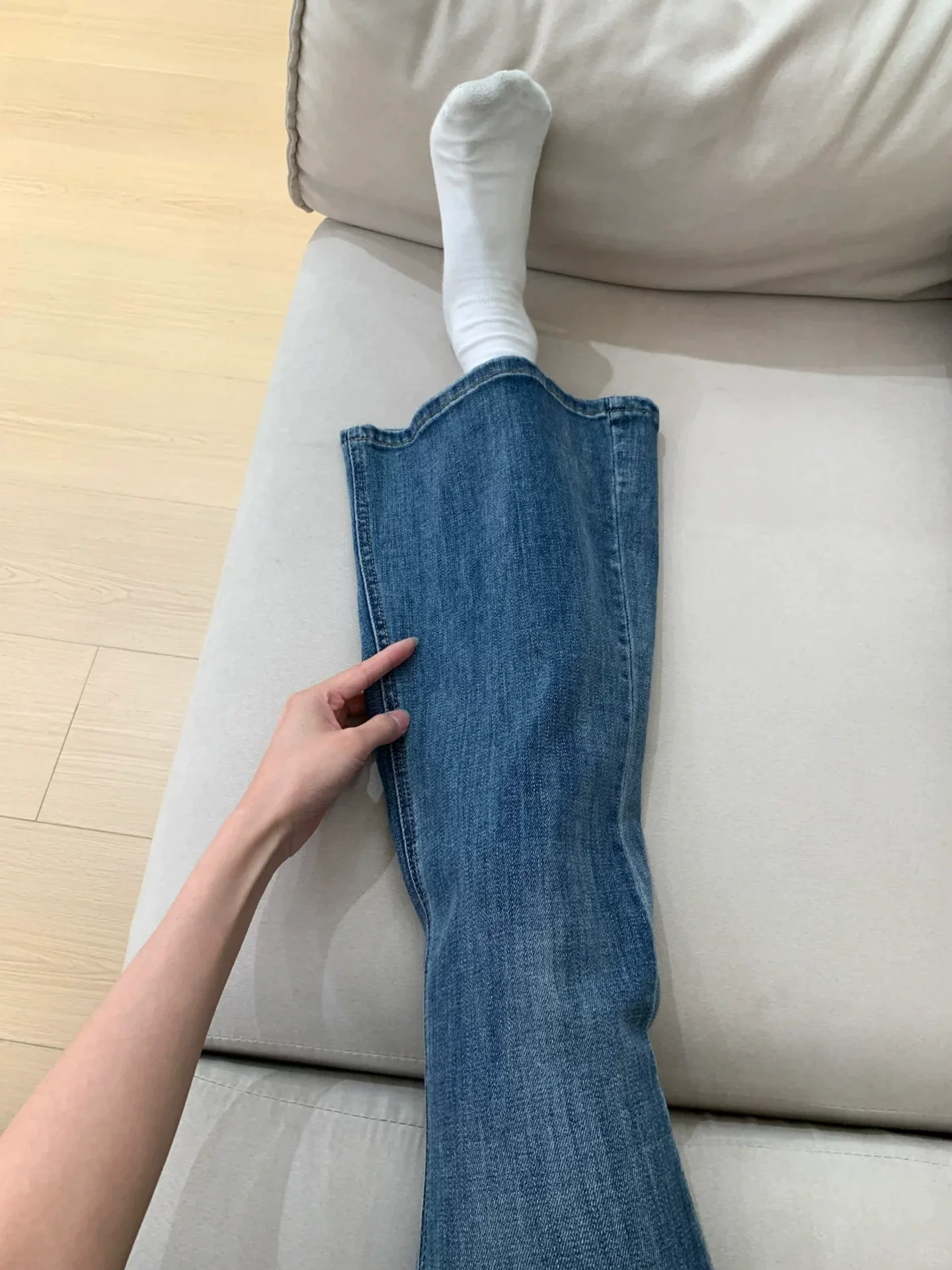Quần jean dáng chuông màu xanh đậm dành cho nữ, size lớn mùa thu, cạp cao, co giãn, che hông, quần bootcut tôn dáng.