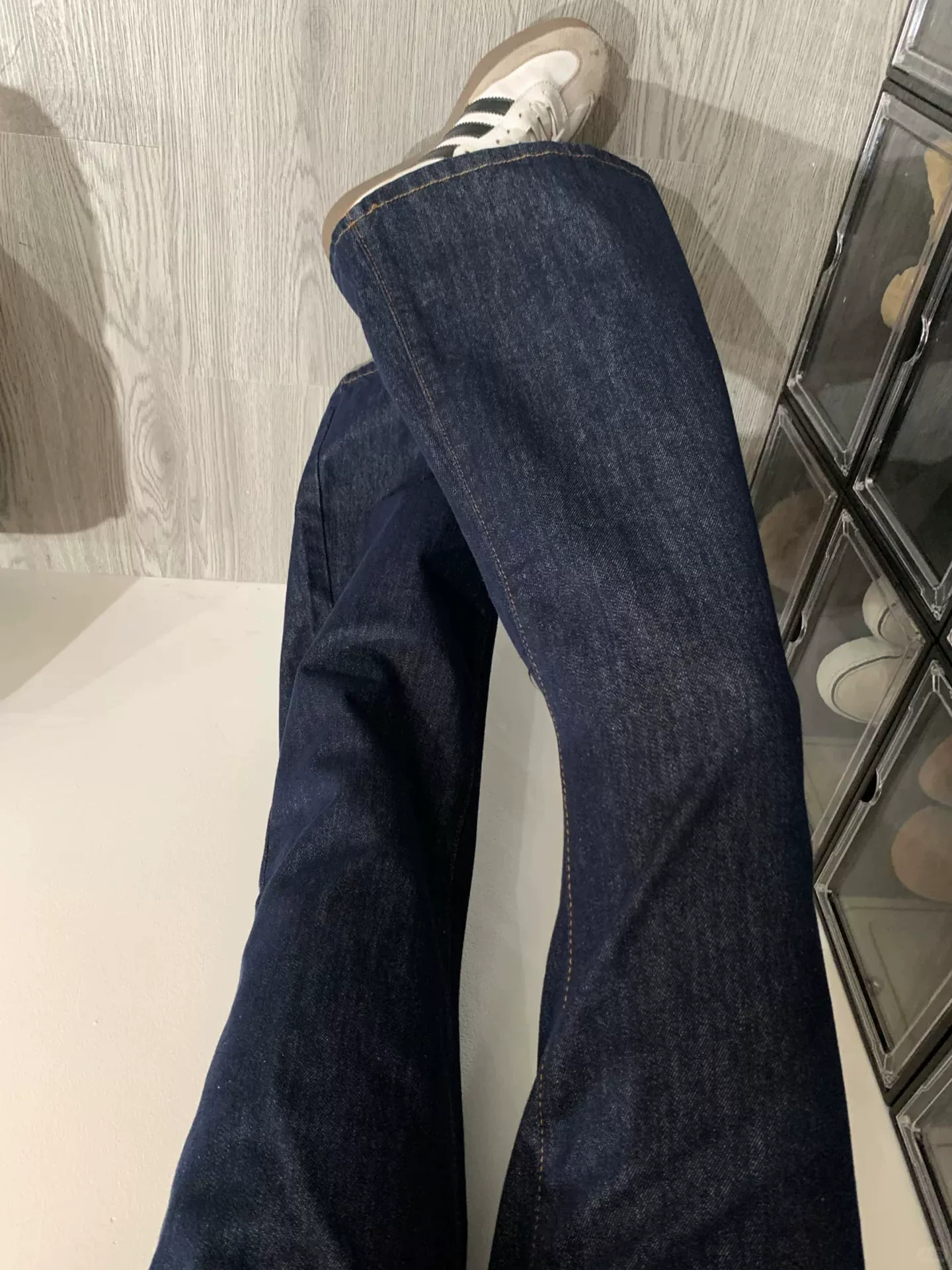 Quần jean xanh đậm dáng loe nữ, kiểu mới thu đông 2025, size lớn, cạp cao, rộng rãi, tôn dáng.