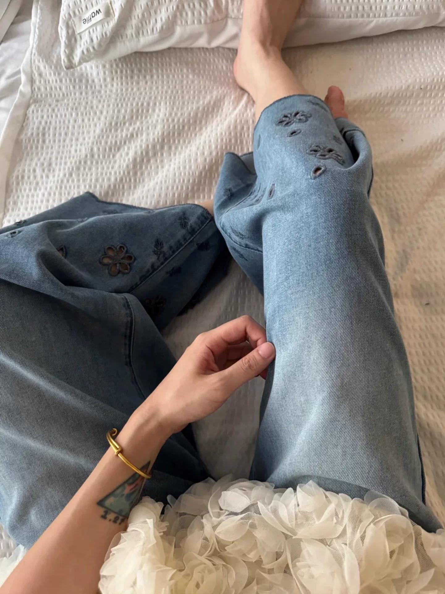 Quần jeans ống đứng thêu họa tiết nữ, hè 2025, kiểu dáng mỏng, size lớn, cạp cao, che hông, tôn dáng, quần ống rộng lửng