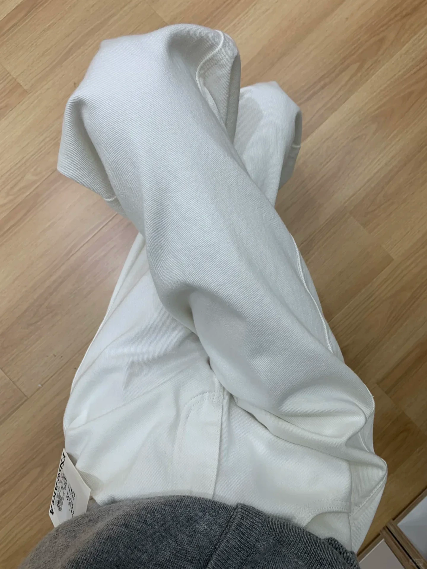 Quần jeans ống rộng màu trắng dành cho nữ, kiểu mới thu đông 2025, size lớn, cạp cao, dáng rộng, tôn dáng, quần ống thẳng.