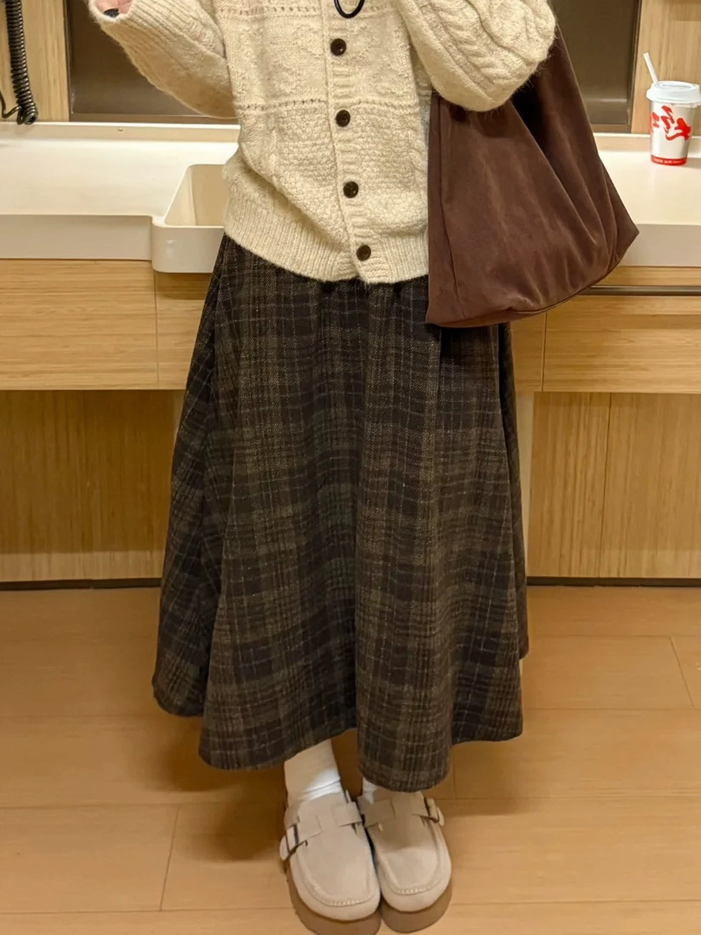 Váy kẻ caro retro Maillard dành cho nữ mùa thu đông, size lớn, eo cao, dáng rộng và xòe, váy dài dáng chữ A