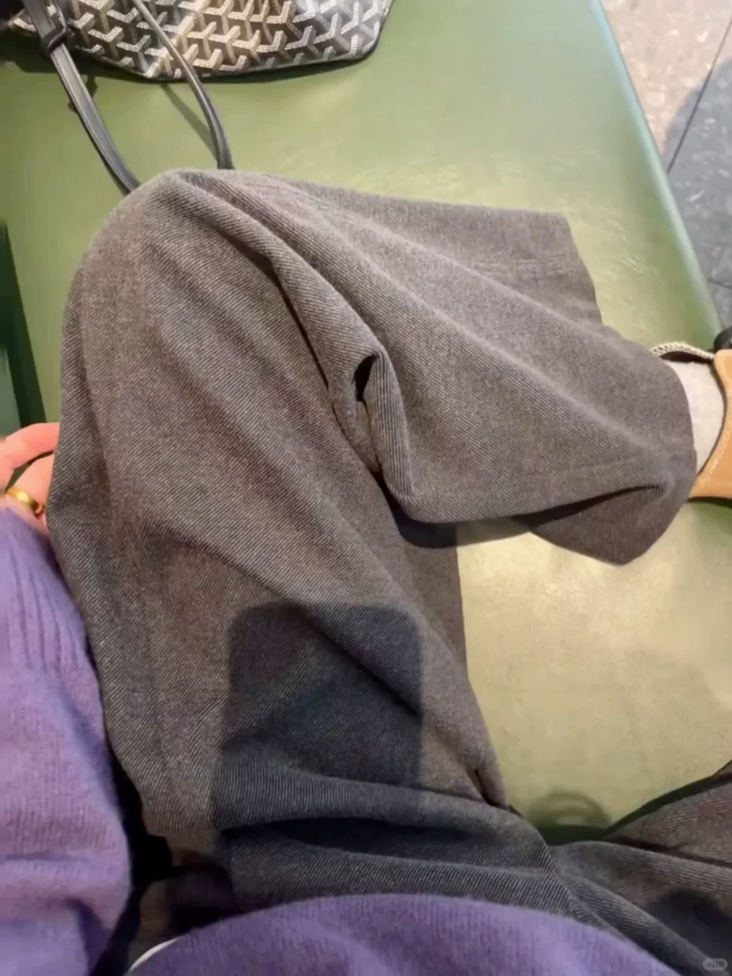 Quần len dày lót lông màu xám dành cho nữ, mùa thu đông, cỡ lớn, phong cách lười biếng, lưng cao, dáng rộng, quần ống rộng giúp thon gọn.