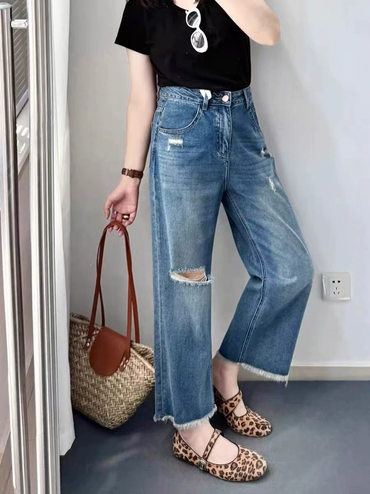 Quần jeans ống đứng rách cho nữ, kiểu dáng mỏng mùa hè 2025, size lớn, cạp cao, tôn dáng, nhỏ nhắn, quần ống rộng, kiểu cropped.