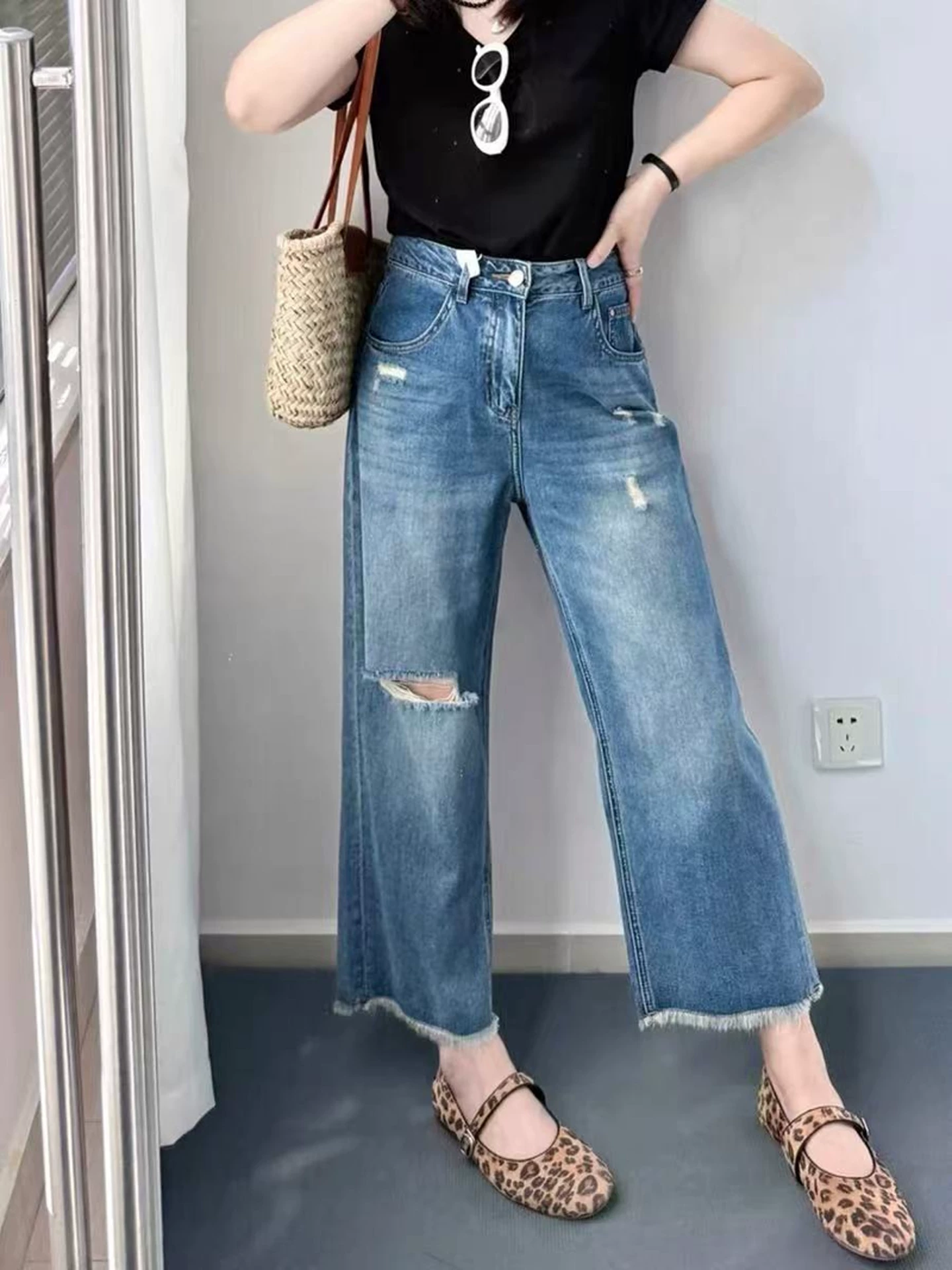 Quần jeans ống đứng rách cho nữ, kiểu dáng mỏng mùa hè 2025, size lớn, cạp cao, tôn dáng, nhỏ nhắn, quần ống rộng, kiểu cropped.
