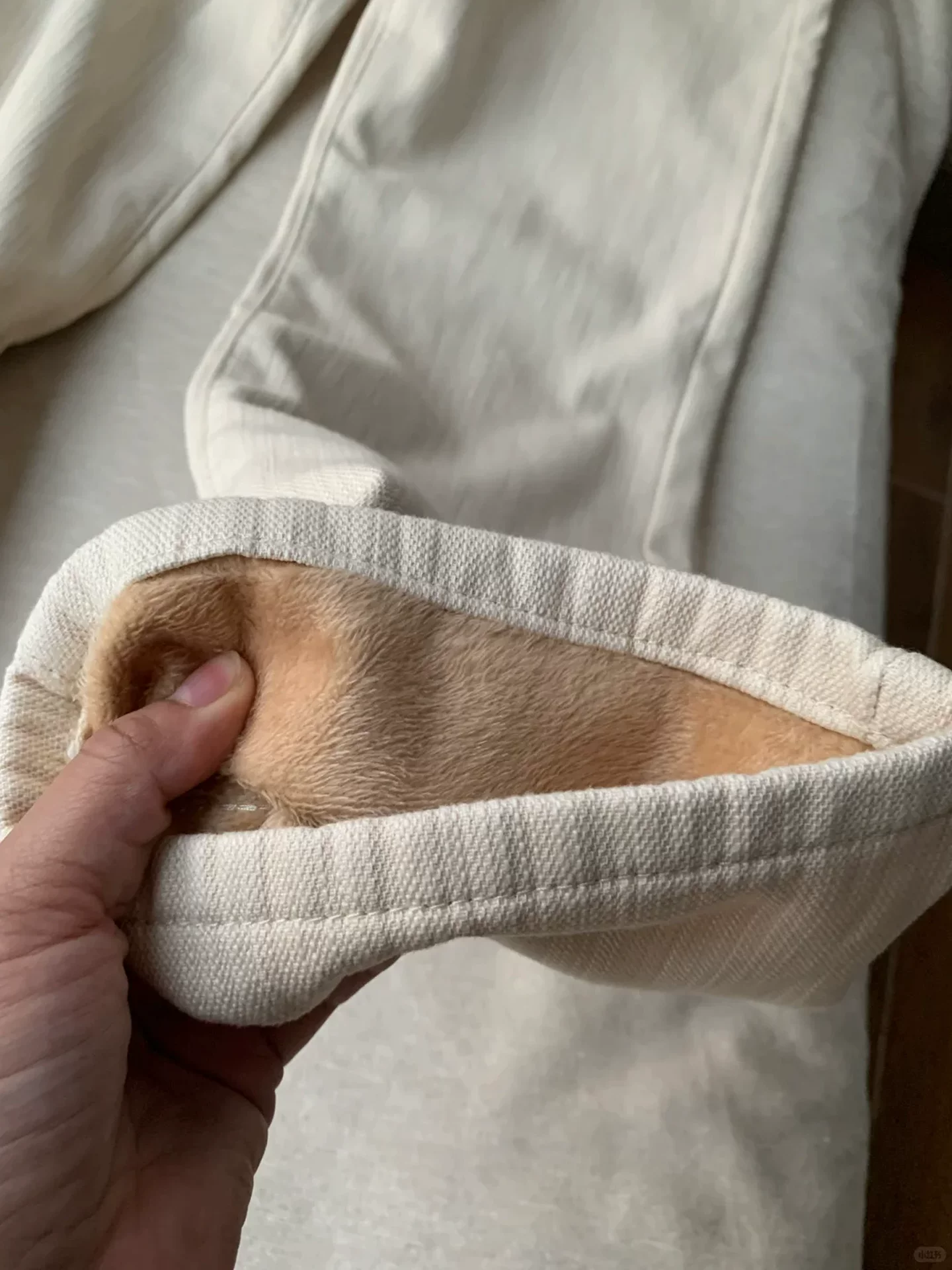 Quần jean ống đứng màu be dành cho nữ, mùa thu đông, lót lông cừu, dày, cỡ lớn, lưng cao, rộng, mềm mại, tôn dáng, quần ống rộng.