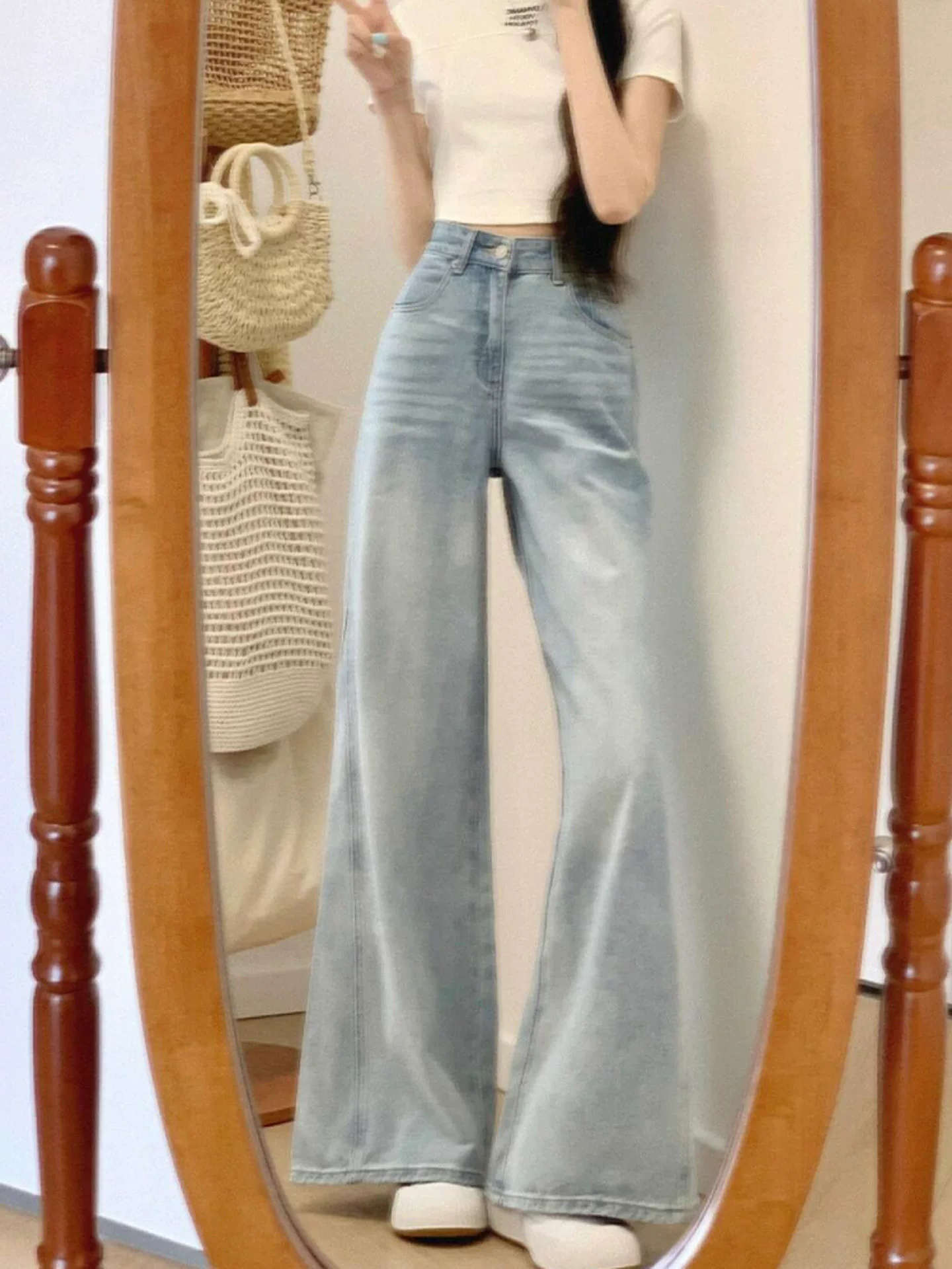 Quần jean ống loe lưng cao màu xanh nhạt dành cho nữ, phong cách đầu thu, cỡ lớn, dáng rộng, tôn dáng, mềm mại, không bó sát ở chân, quần ống chuông.