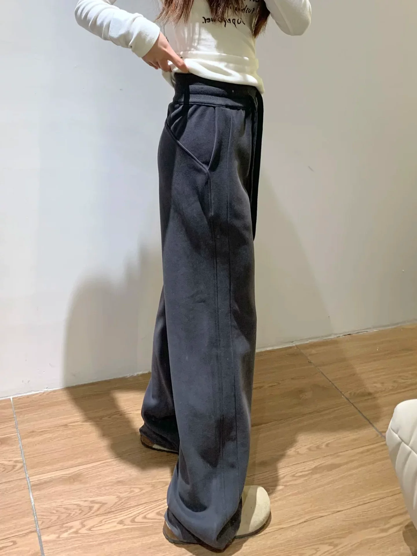 Quần thể thao nữ kiểu Lulu màu xám, bộ sưu tập mùa thu mới, cỡ lớn, lưng cao, dáng rộng, tôn dáng, quần ống rộng thông thường.