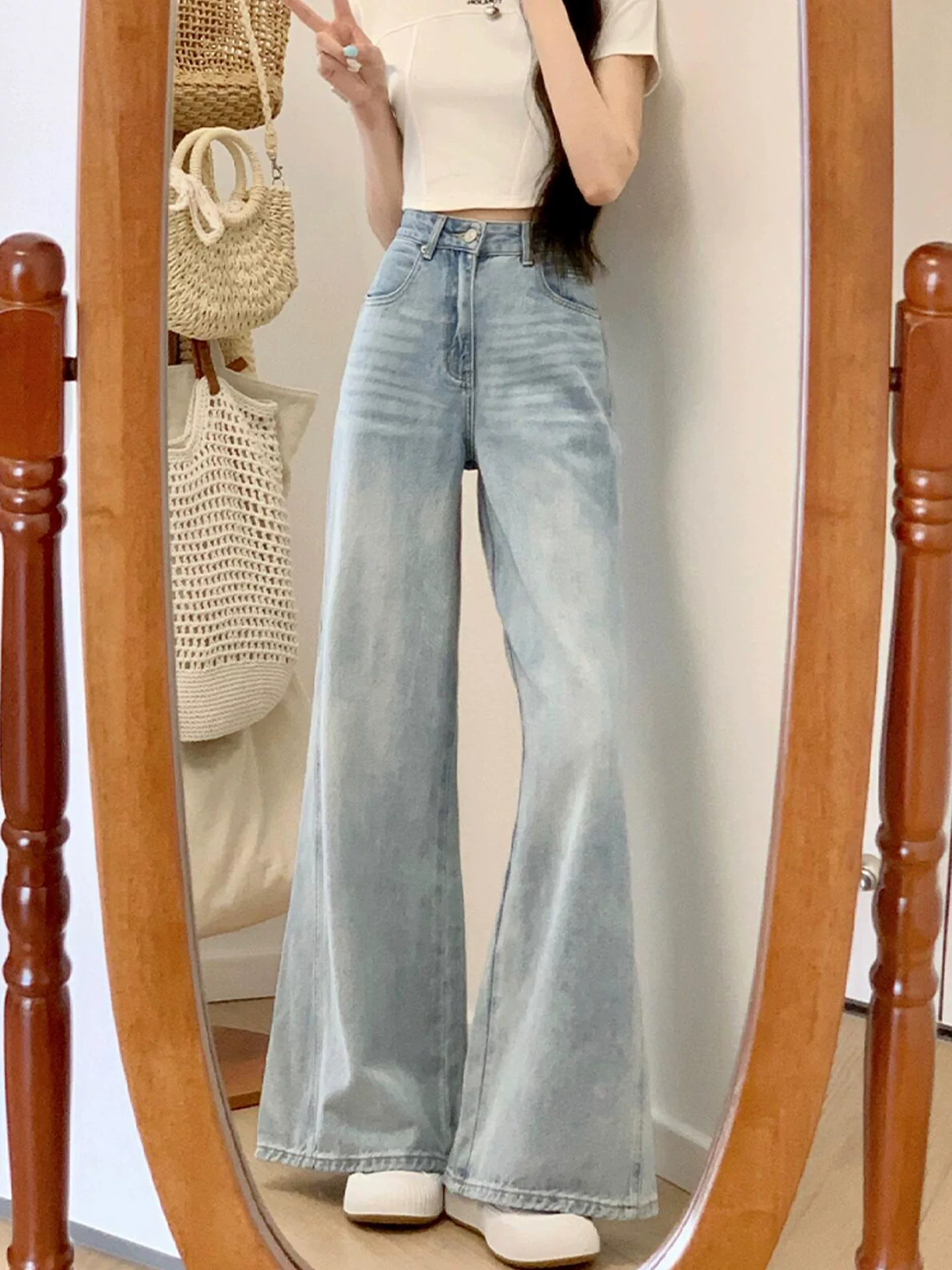 Quần jean ống loe lưng cao màu xanh nhạt dành cho nữ, phong cách đầu thu, cỡ lớn, dáng rộng, tôn dáng, mềm mại, không bó sát ở chân, quần ống chuông.