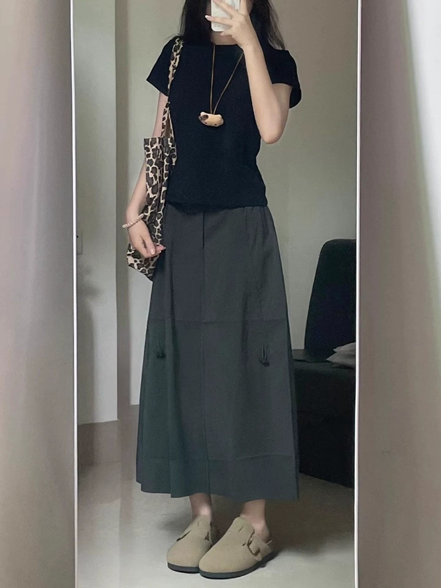 Váy công sở kiểu Mỹ dành cho nữ, phong cách mùa hè 2025, size lớn, cạp cao, che hông, dáng chữ A, dài qua gối, tôn dáng.