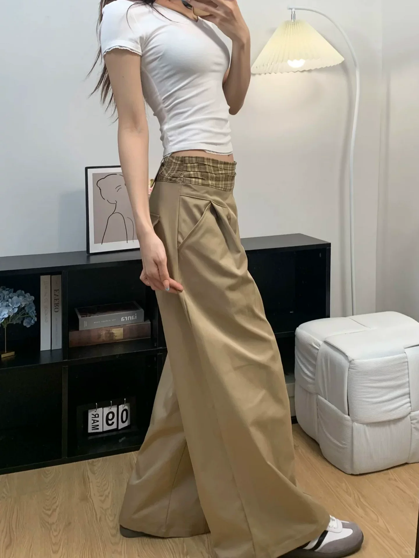 Quần ống rộng kẻ sọc kaki dành cho nữ, phong cách mới đầu thu, cỡ lớn, lưng cao, dáng rộng, dáng suông, quần ống đứng thông thường.