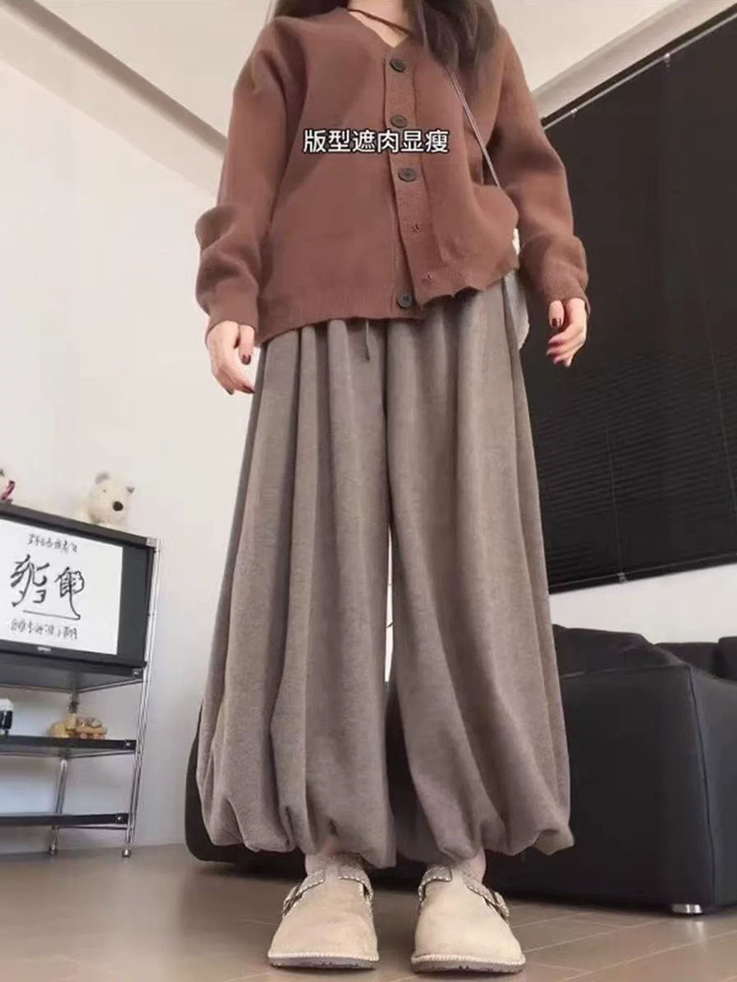 Quần hoa nâu cho nữ, mùa thu 2025, cỡ lớn, cạp cao, tôn dáng, quần đèn lồng, dáng nhỏ nhắn, ống rộng, quần chất liệu mềm mại.