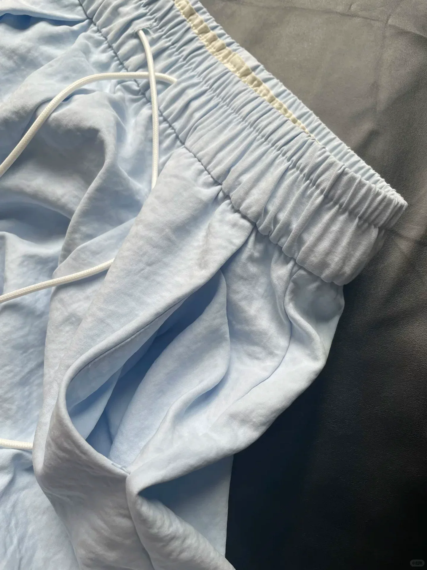 Quần âu nữ chất liệu xanh, kiểu dáng mùa hè mỏng nhẹ, size lớn, cạp cao, dáng suôn, tôn dáng, quần ống rộng chất liệu lụa đá.