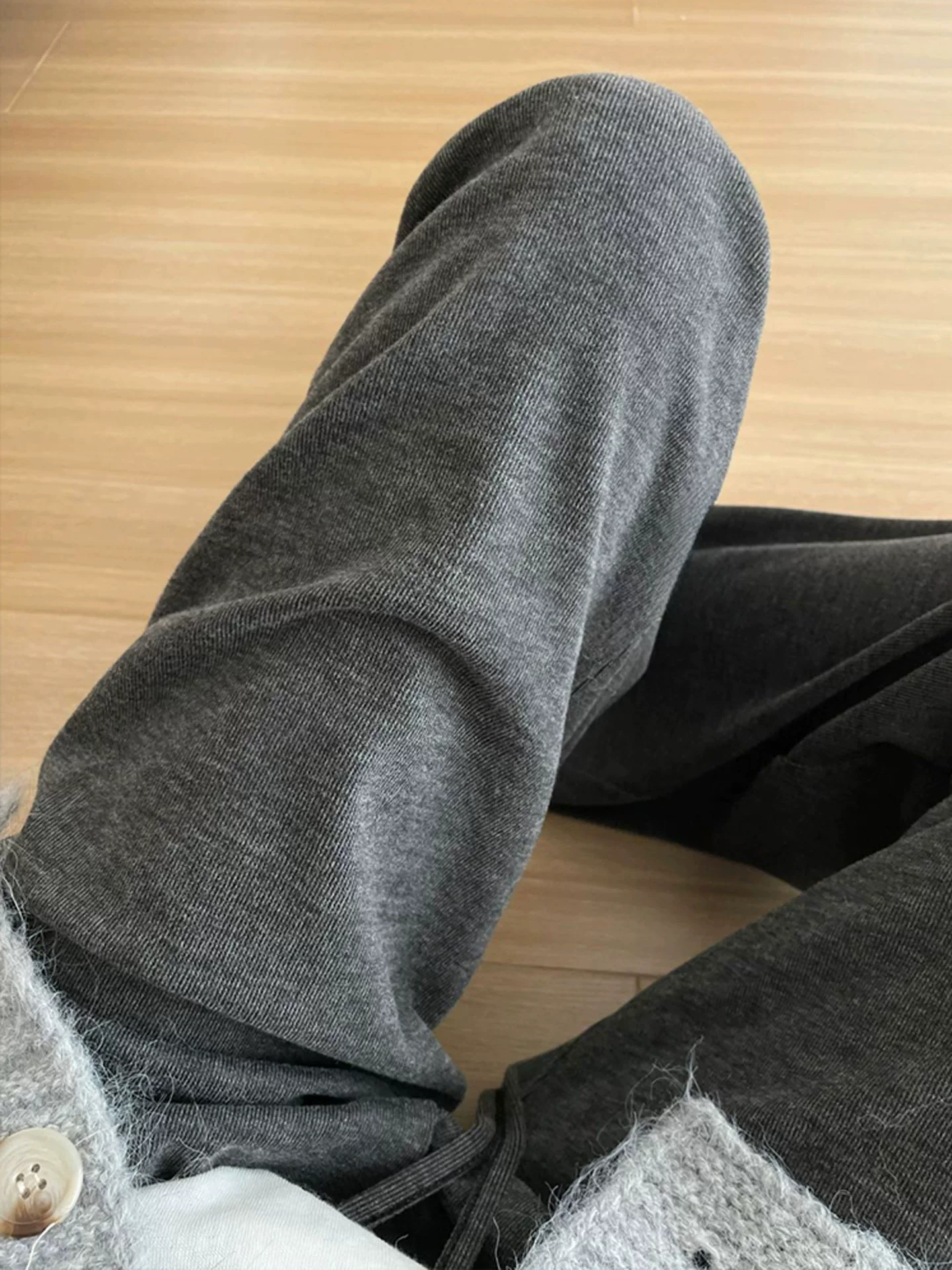 Quần gạo màu xám đậm dành cho nữ, kiểu dáng mùa thu mới, cỡ lớn, lưng cao, dáng rộng, dáng suôn, dáng quả lê, quần ống rộng.