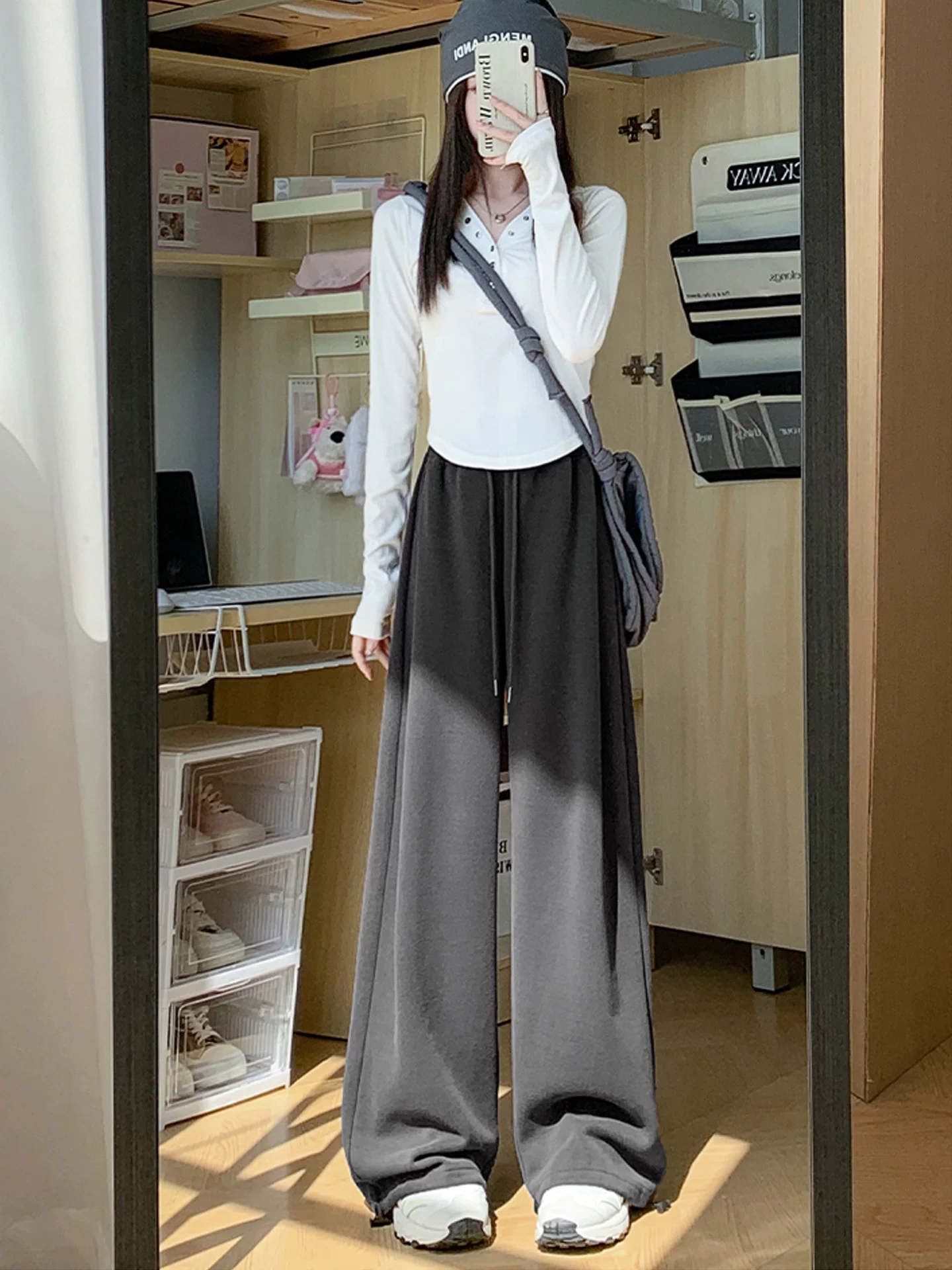 Quần thể thao màu xám dành cho nữ, kiểu mới mùa thu 2025, size lớn, cạp cao, dáng rộng, thoải mái, tôn dáng, quần ống rộng.