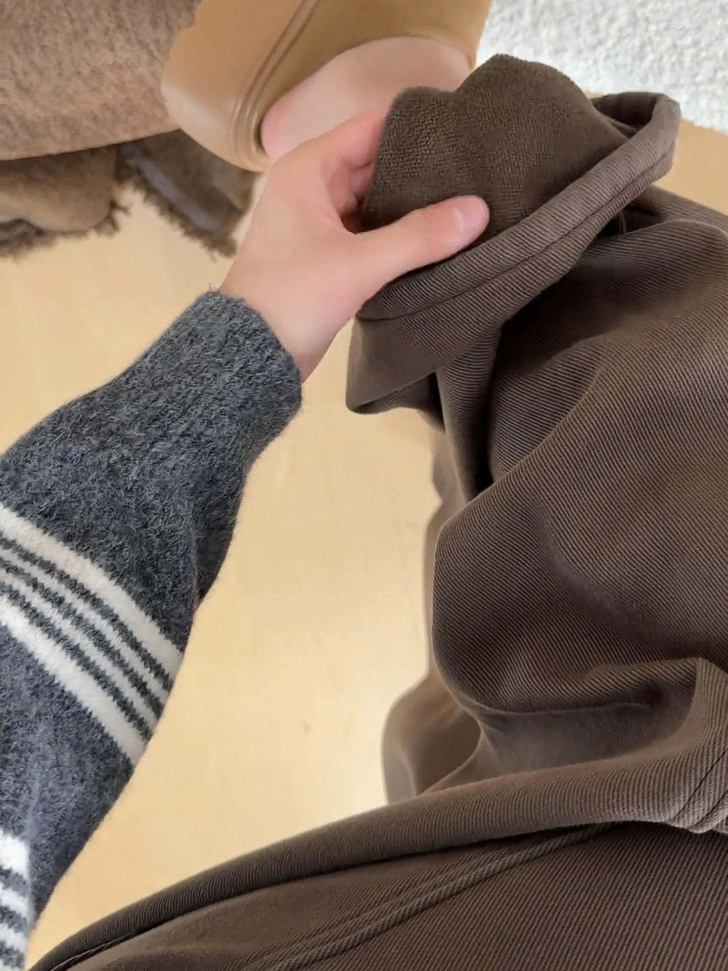 Quần jean ống rộng lót lông màu cà phê Melard dành cho nữ, mùa thu đông, cỡ lớn, lưng cao, dáng rộng, xếp nếp, quần ống thẳng.