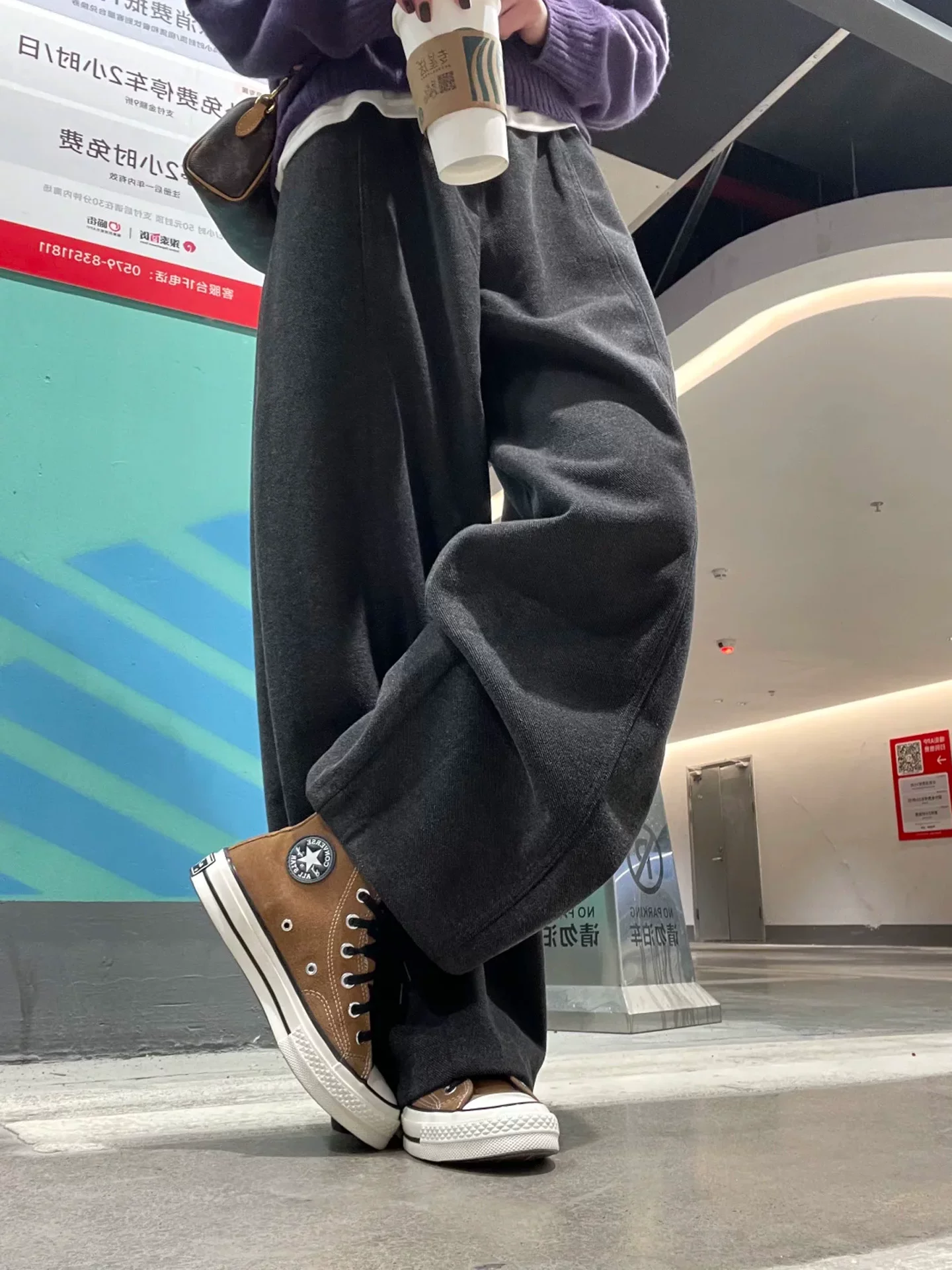 Quần len dày lót lông màu xám dành cho nữ, mùa thu đông, cỡ lớn, phong cách lười biếng, lưng cao, dáng rộng, quần ống rộng giúp thon gọn.