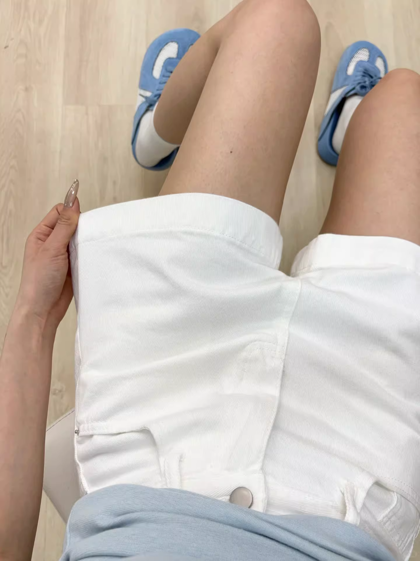 Quần short denim trắng dành cho nữ, kiểu dáng mới mùa hè, cỡ lớn, lưng cao, co giãn, che hông, giảm béo, quần ống rộng chữ A.