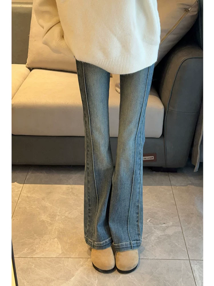 Quần jean micro-flared màu xanh cổ điển dành cho nữ, phong cách đầu xuân, cỡ lớn, lưng cao, co giãn, che hông, quần jean kiểu móng ngựa giúp thon gọn