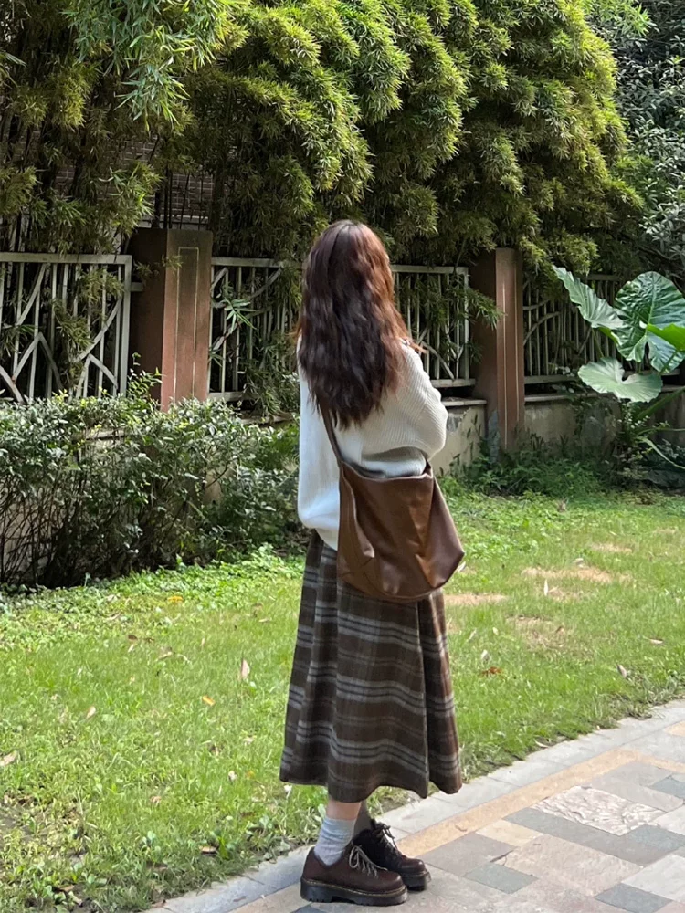 Váy kẻ sọc len cổ điển dành cho nữ trong mùa thu đông, cỡ lớn, eo cao, tạo vẻ thon gọn và che hông, váy xếp ly chữ A dài vừa phải