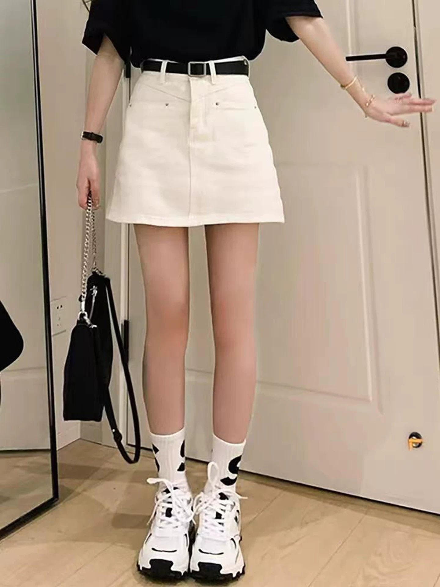 Váy midi denim trắng dành cho nữ, mùa hè 2025, size lớn, cạp cao, che hông, dáng chữ A tôn dáng, váy ôm sát.