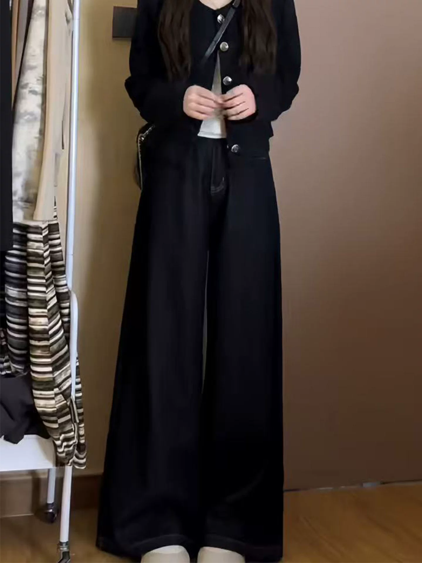 Quần jeans ống rộng màu xanh đậm dành cho nữ mùa thu đông 2025, lót lông cừu, size lớn, cạp cao, dáng rộng, suôn mềm, tôn dáng, dài chấm đất