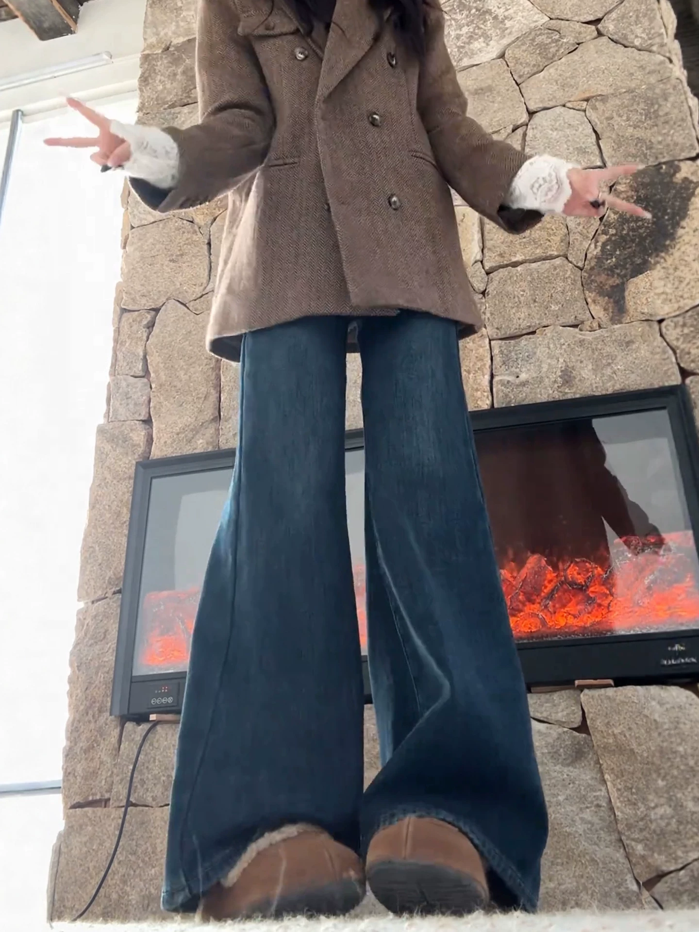 Quần jean ống loe dày lót lông màu xanh đậm dành cho nữ, mùa thu đông, cỡ lớn, lưng cao, giảm béo, không bó sát, quần ống chuông.