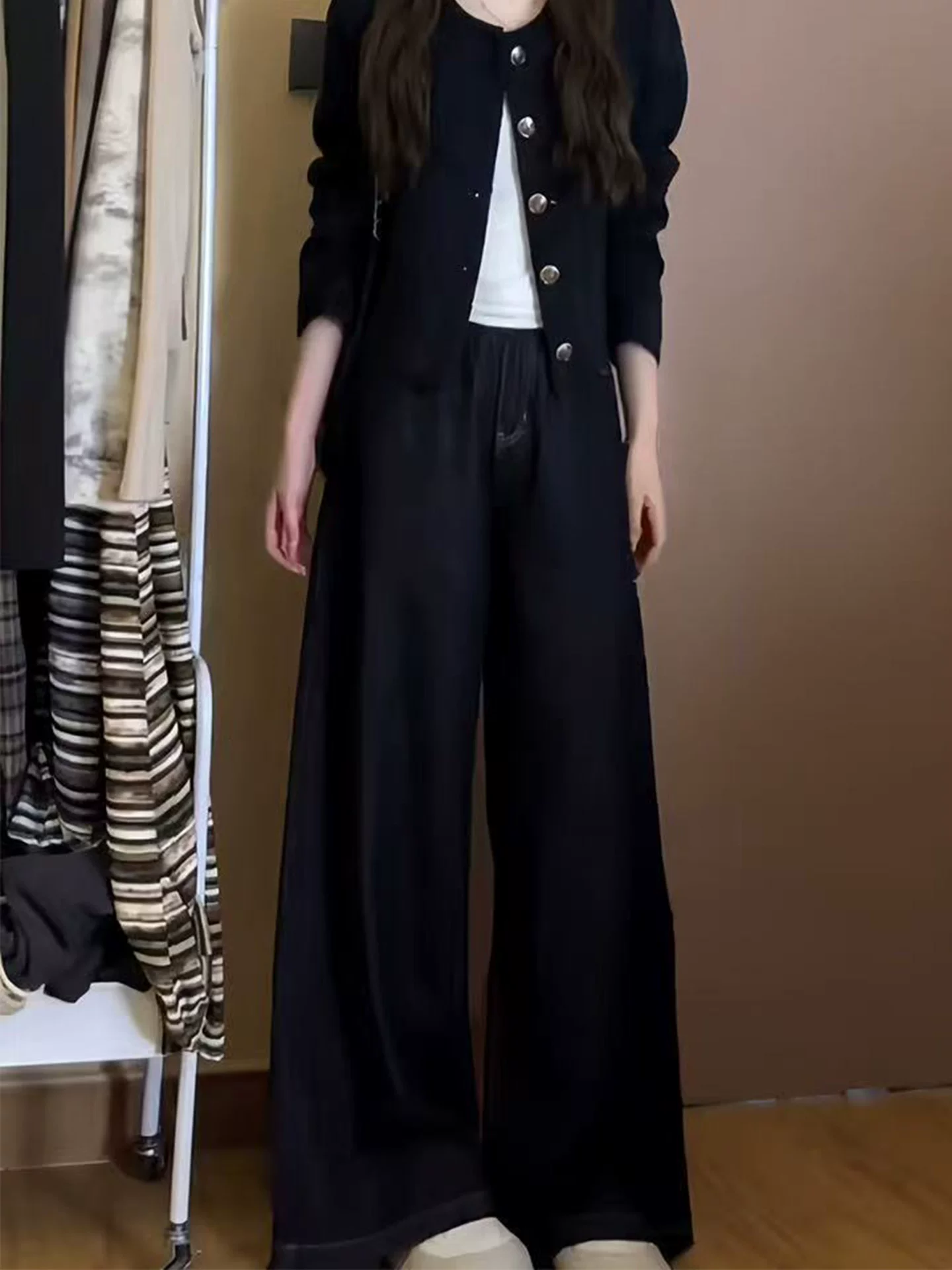 Quần jeans ống rộng màu xanh đậm dành cho nữ mùa thu đông 2025, lót lông cừu, size lớn, cạp cao, dáng rộng, suôn mềm, tôn dáng, dài chấm đất