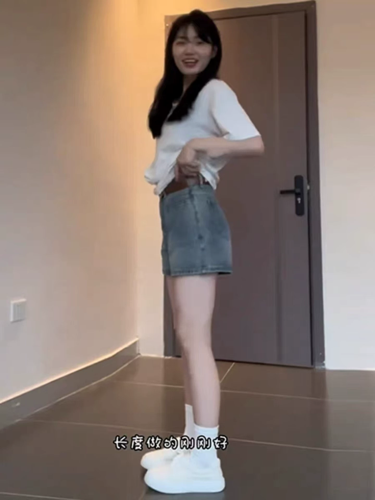 Quần short denim cạp cao màu xanh cổ điển dành cho nữ, size lớn mùa hè, tôn dáng cho người nhỏ nhắn, quần ống rộng chữ A che hông.