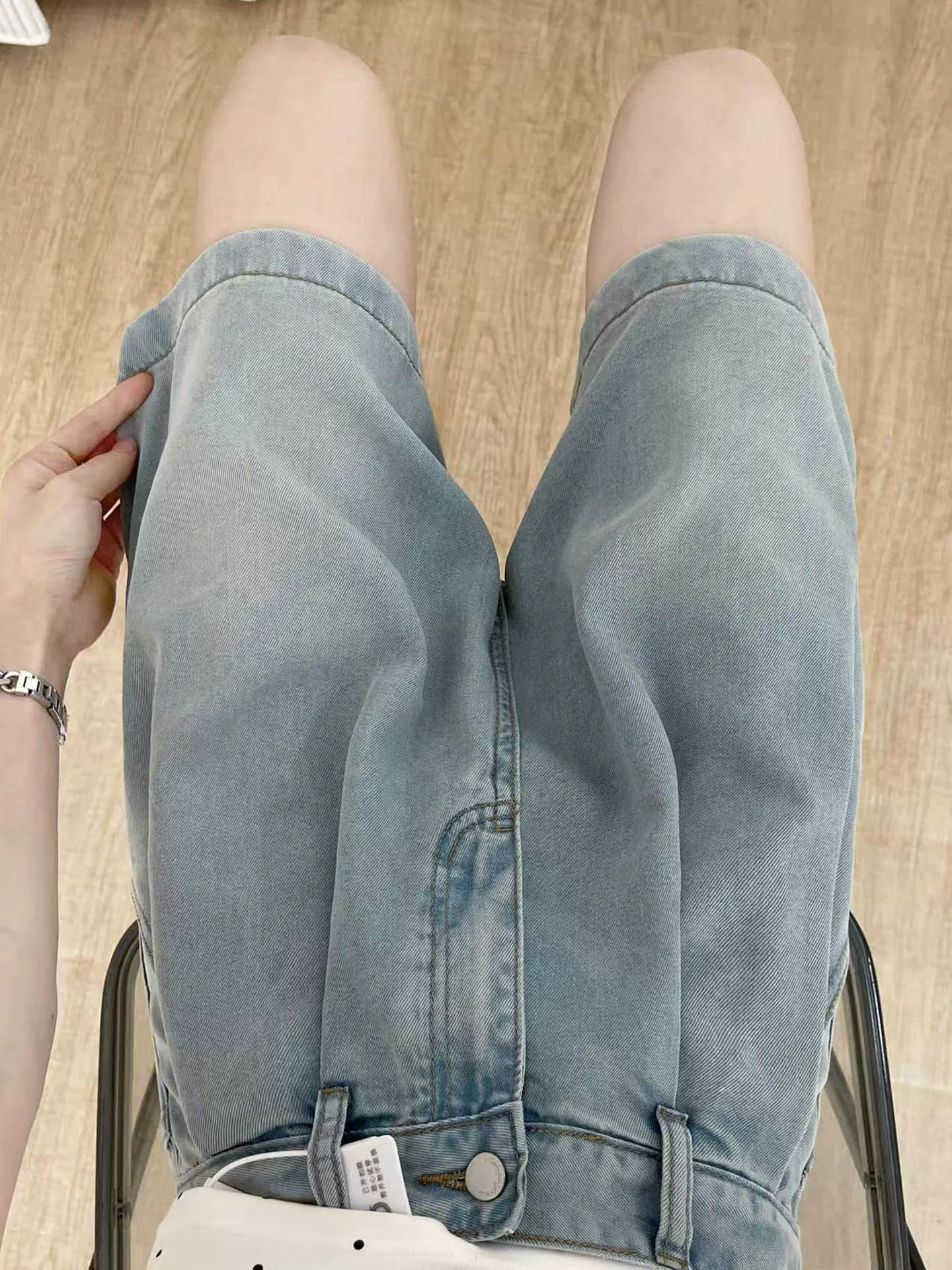 Quần short denim Tencel màu xanh nhạt dành cho nữ, kiểu dáng mỏng mùa hè, cỡ lớn, lưng cao, che hông, giảm béo, quần short dài vừa phải ống rộng.