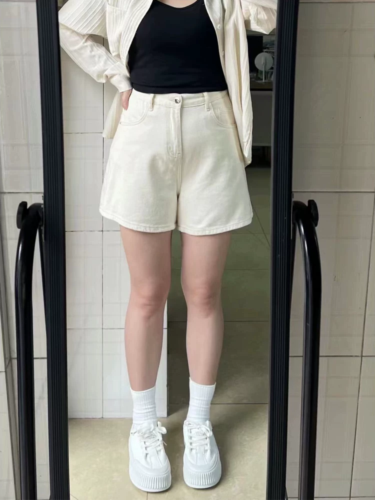 Quần short denim trắng cỡ lớn dành cho nữ, dáng rộng lưng cao mùa hè, tôn dáng quả lê, quần ống rộng dáng chữ A năm điểm.