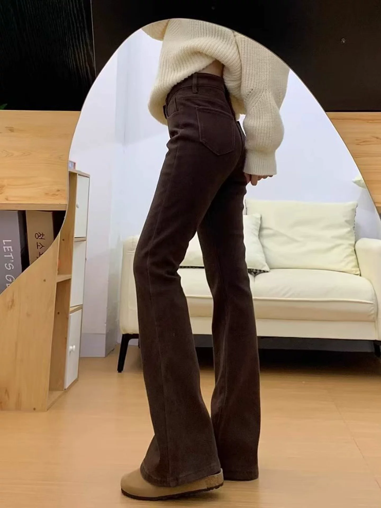 Quần jean ống loe dày dặn lót lông cừu màu cà phê dành cho nữ, cỡ lớn mùa đông, cạp cao, che hông, co giãn, quần ống loe tôn dáng.