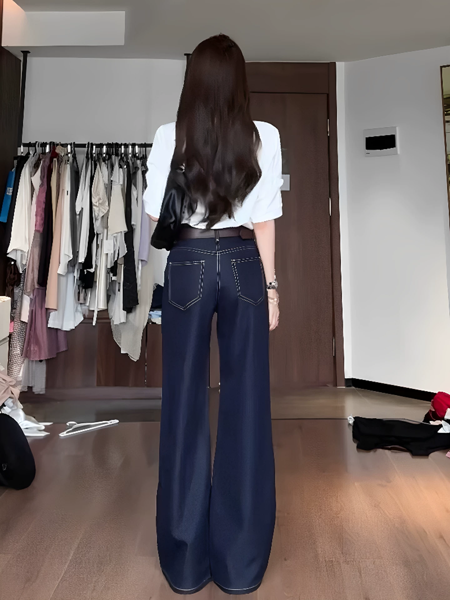 Quần jean xanh đậm dáng loe dành cho nữ, kiểu mỏng mùa hè 2025, size lớn, cạp cao, chất liệu mềm mại, tôn dáng, quần chuông chất liệu lụa đá.