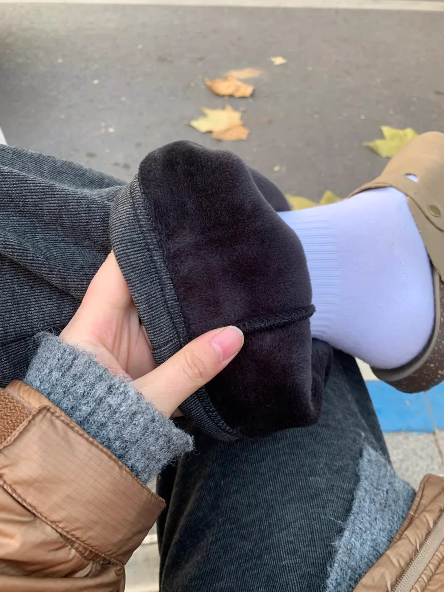 Quần dài dày dặn có lót lông cừu màu xám đậm dành cho nữ, cỡ lớn mùa đông, cạp cao, giảm béo, quần ống rộng dáng thẳng thông thường.