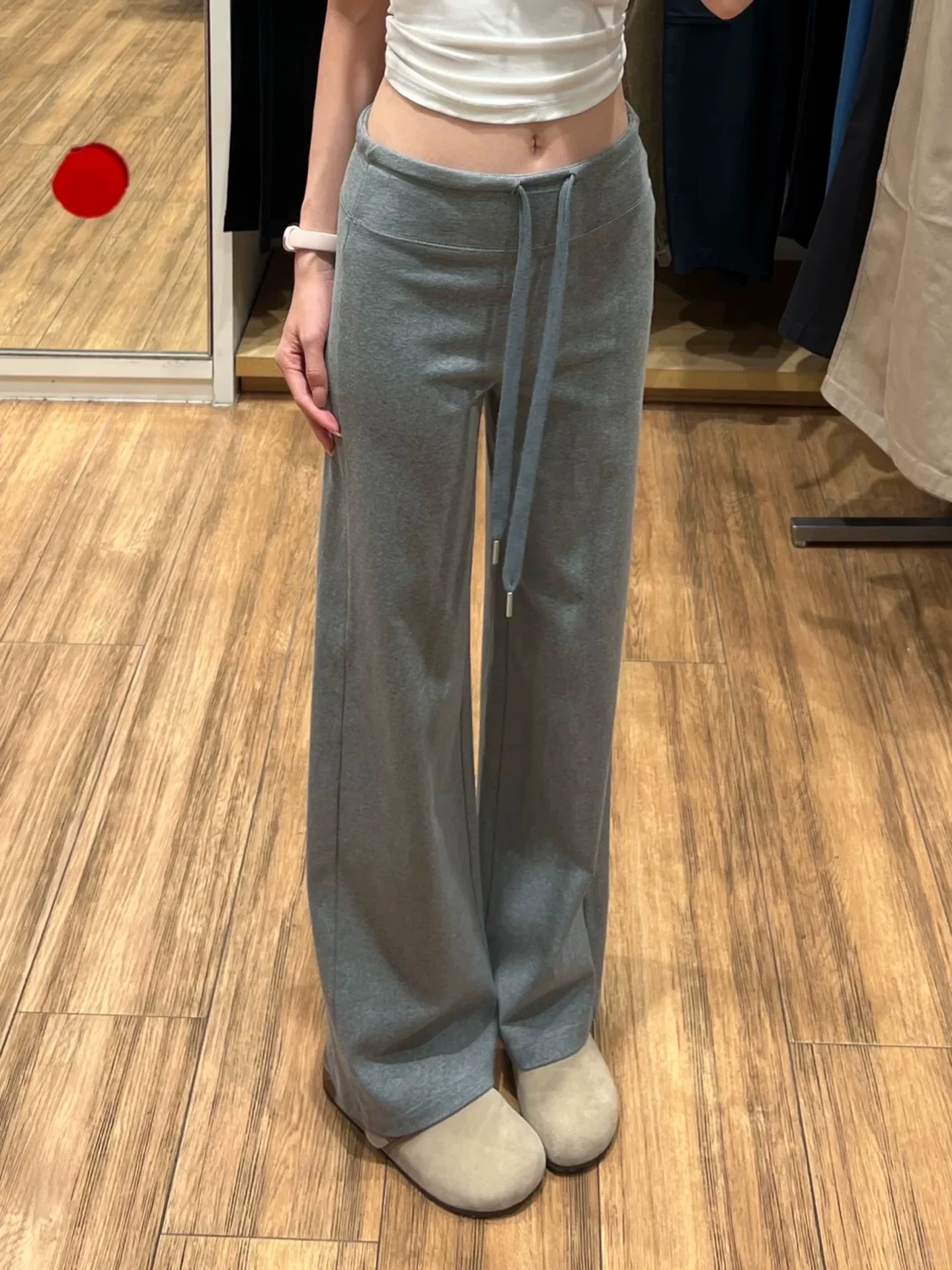 Quần dài ống đứng cạp cao có dây rút màu đen dành cho nữ, phong cách mùa thu mới, cỡ lớn, dáng suông, quần thể thao ống rộng.