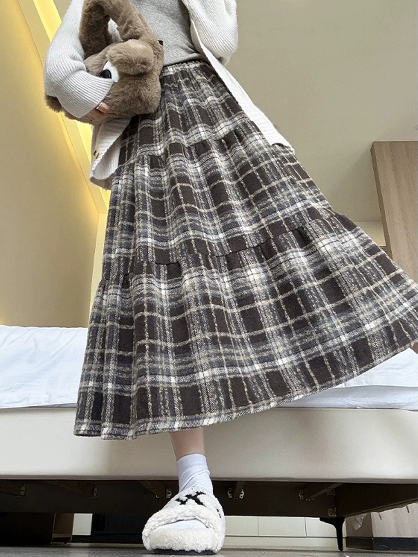 Váy len kẻ sọc nâu cổ điển dành cho nữ mùa thu đông, size lớn, eo cao, tôn dáng, dáng chữ A, dài qua gối