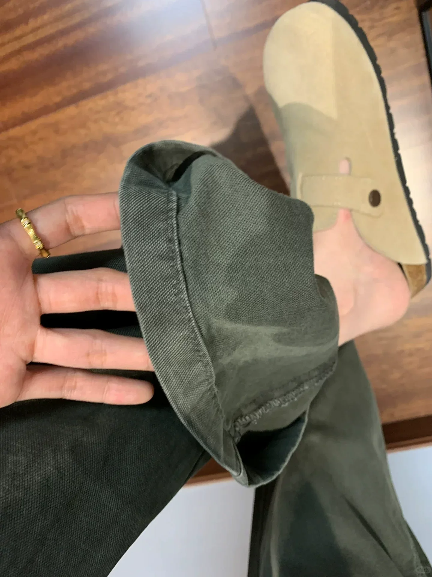 Quần jean kiểu retro Mỹ dành cho nữ, phong cách đầu thu, cỡ lớn, lưng cao, dáng rộng, tôn dáng, quần ống rộng màu xanh quân đội.