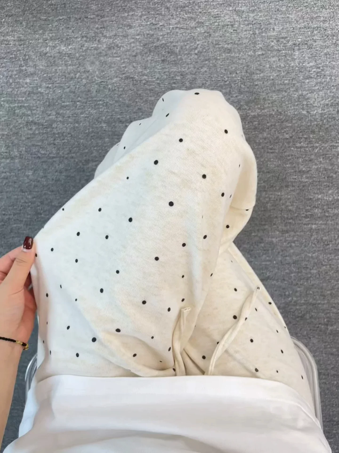 Quần gạo chấm bi màu trắng nhạt dành cho nữ, mùa thu đông, lót lông cừu, dày dặn, cỡ lớn, lưng cao, dáng rộng, quần ống rộng, phong cách giản dị.