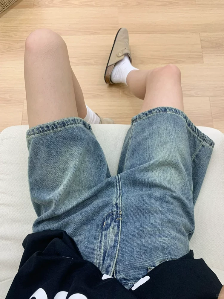 Quần short denim màu xanh cổ điển dành cho nữ, mùa hè 2005, kiểu dáng mỏng, cỡ lớn, lưng cao, che hông, giảm béo, quần short dài vừa phải ống rộng.