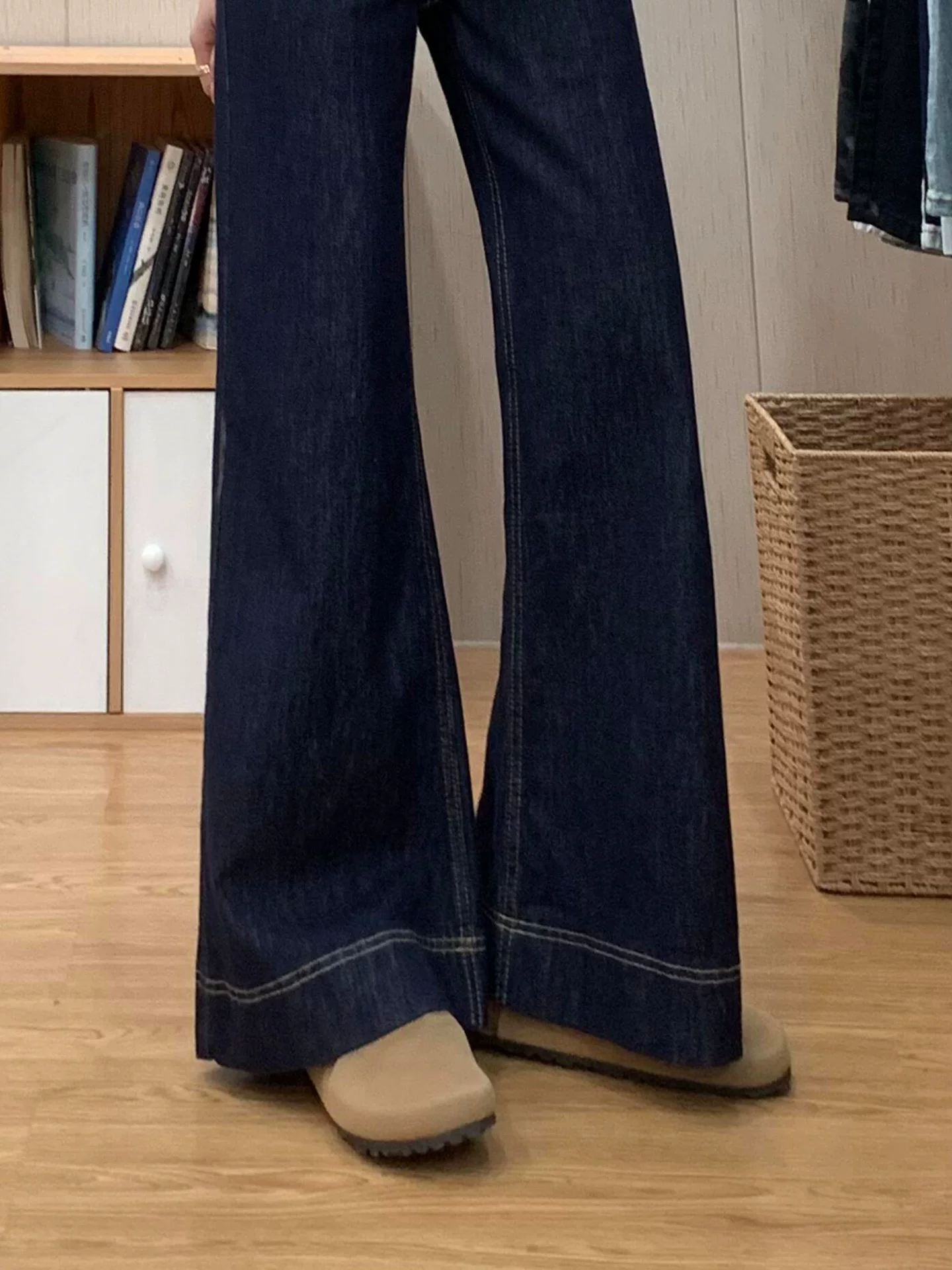 Quần jean xanh denim lưng cao dáng loe dành cho nữ, mùa thu, size lớn, co giãn, che hông, tôn dáng, dành cho người có thân hình quả lê, quần ống chuông