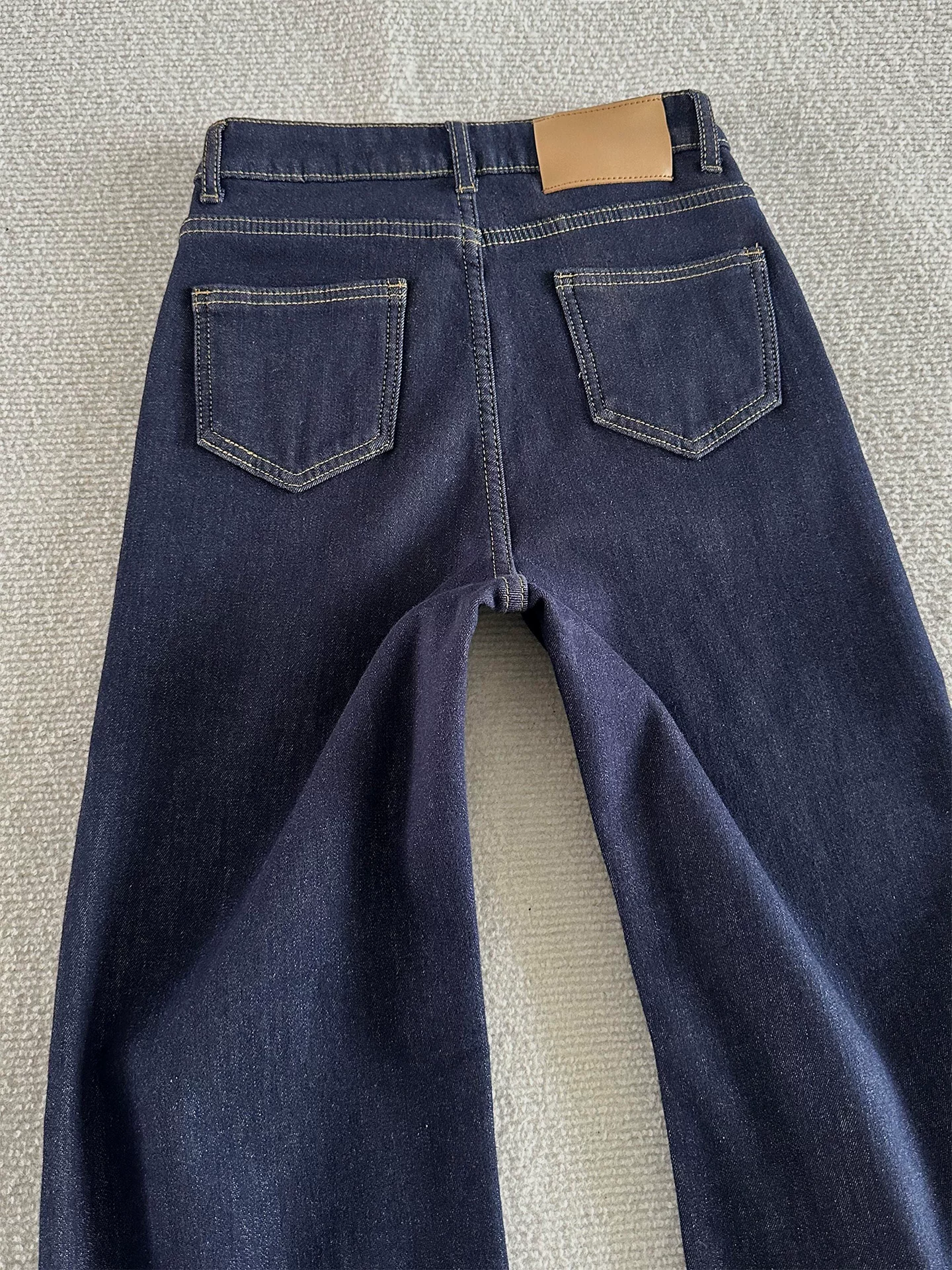 Quần jean xòe lưng cao màu xanh đậm dành cho nữ, mùa thu đông, cỡ lớn, co giãn, che hông, giảm béo, lót lông cừu, quần ống loe dày.