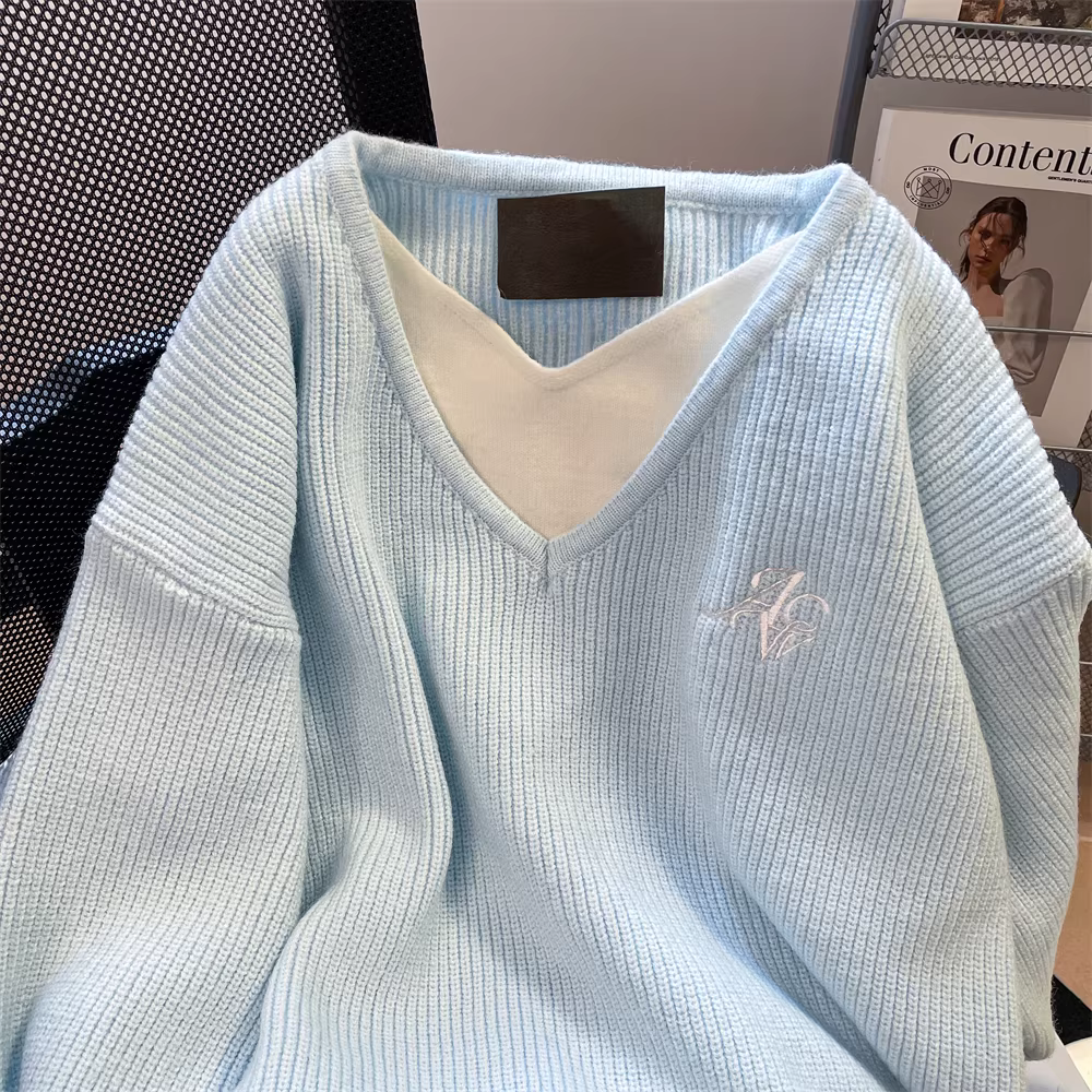 Áo len cổ chữ V giả hai mảnh mềm mại và ấm áp dành cho nữ, áo dệt kim xếp lớp kiểu Hàn Quốc.