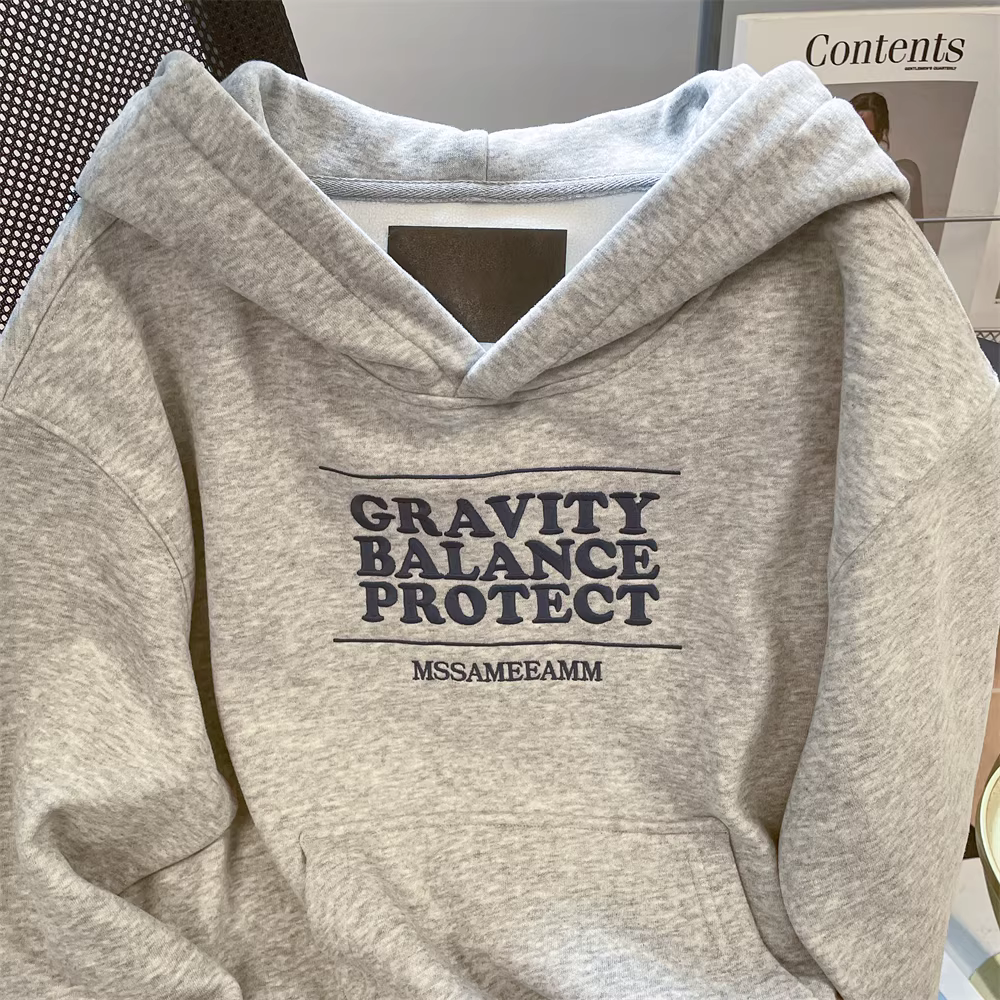 Áo len ngắn thêu chữ cổ điển màu xám phong cách Hàn Quốc dành cho nữ, đầu thu, dáng nhỏ, vai thường, áo hoodie dài tay