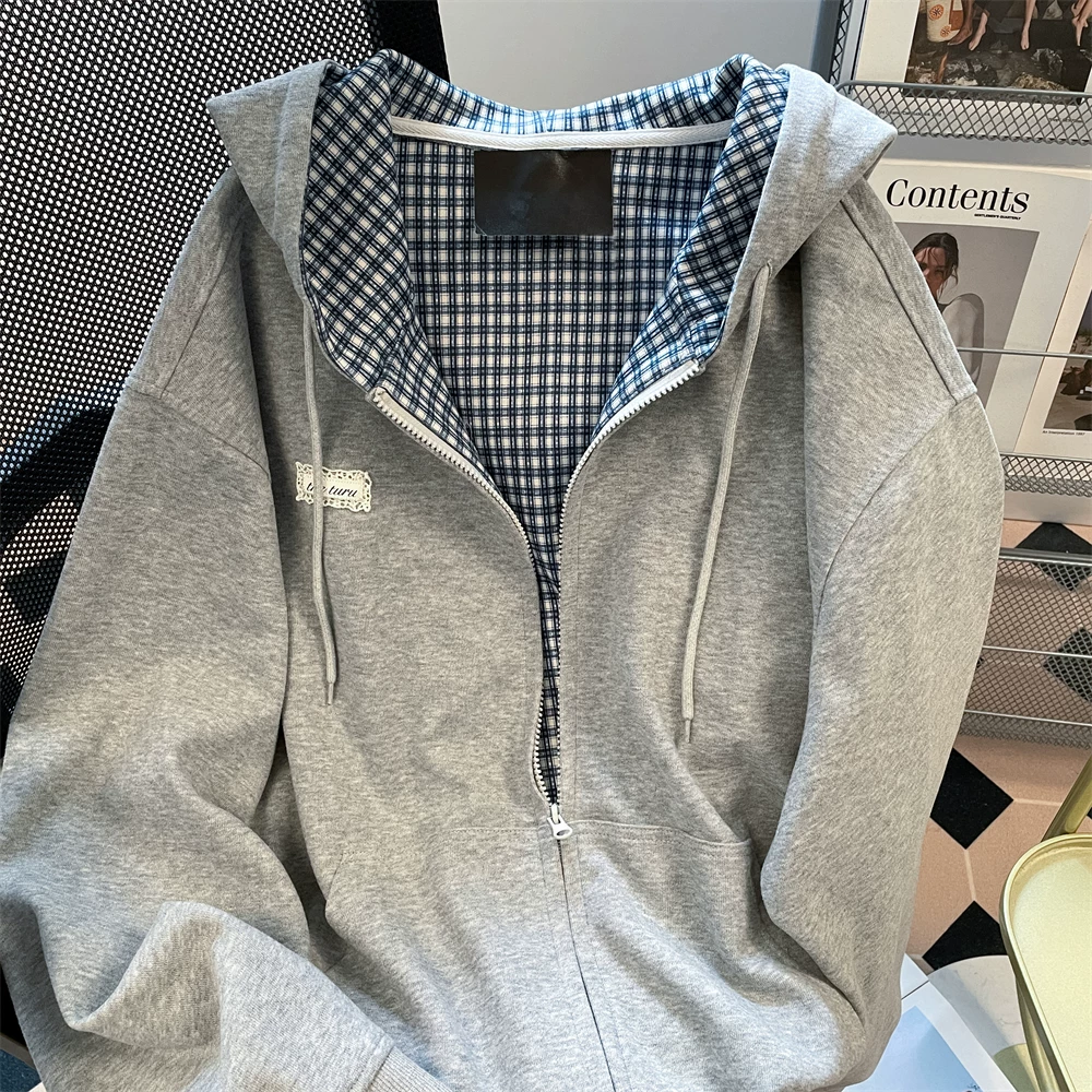 Áo khoác cardigan có mũ kiểu Hàn Quốc, chất liệu vải kẻ caro phối màu, phong cách lười biếng, dành cho nữ, thời trang thu sớm 2025, kiểu dáng thời thượng.