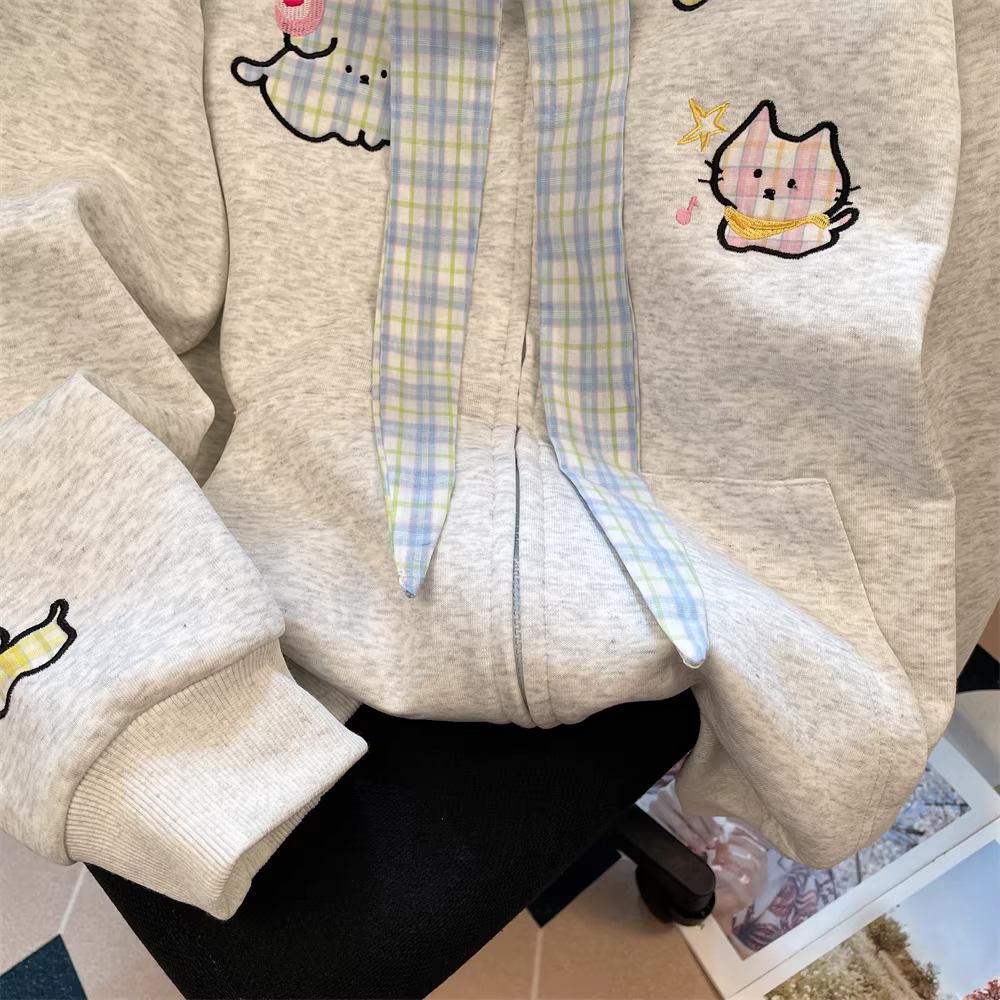 Áo khoác cardigan có mũ kiểu Nhật Bản, dáng nhỏ nhắn, thêu họa tiết ngọt ngào, phong cách nữ tính mềm mại dành cho nữ mùa thu 2025