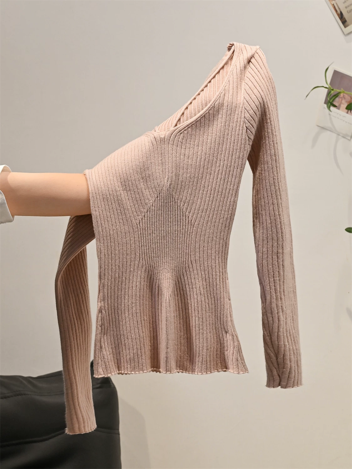 Áo len dệt kim ôm sát cổ chữ U phong cách Hàn Quốc dành cho nữ, áo dáng ôm độc đáo và siêu xinh mùa thu đông dành cho các cô gái sành điệu.