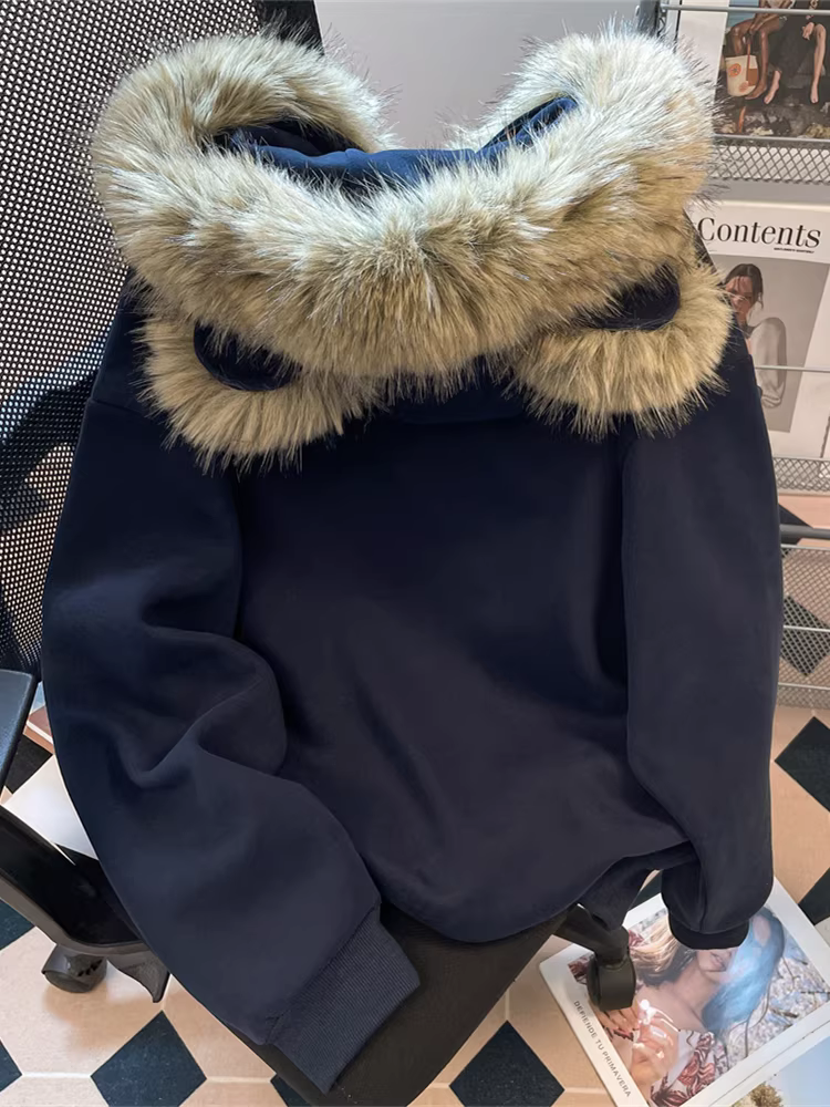 Áo len cổ lông có tai gấu thêu theo phong cách đại học dành cho nữ, áo len dày lót lông cừu mùa đông dành cho cặp đôi.